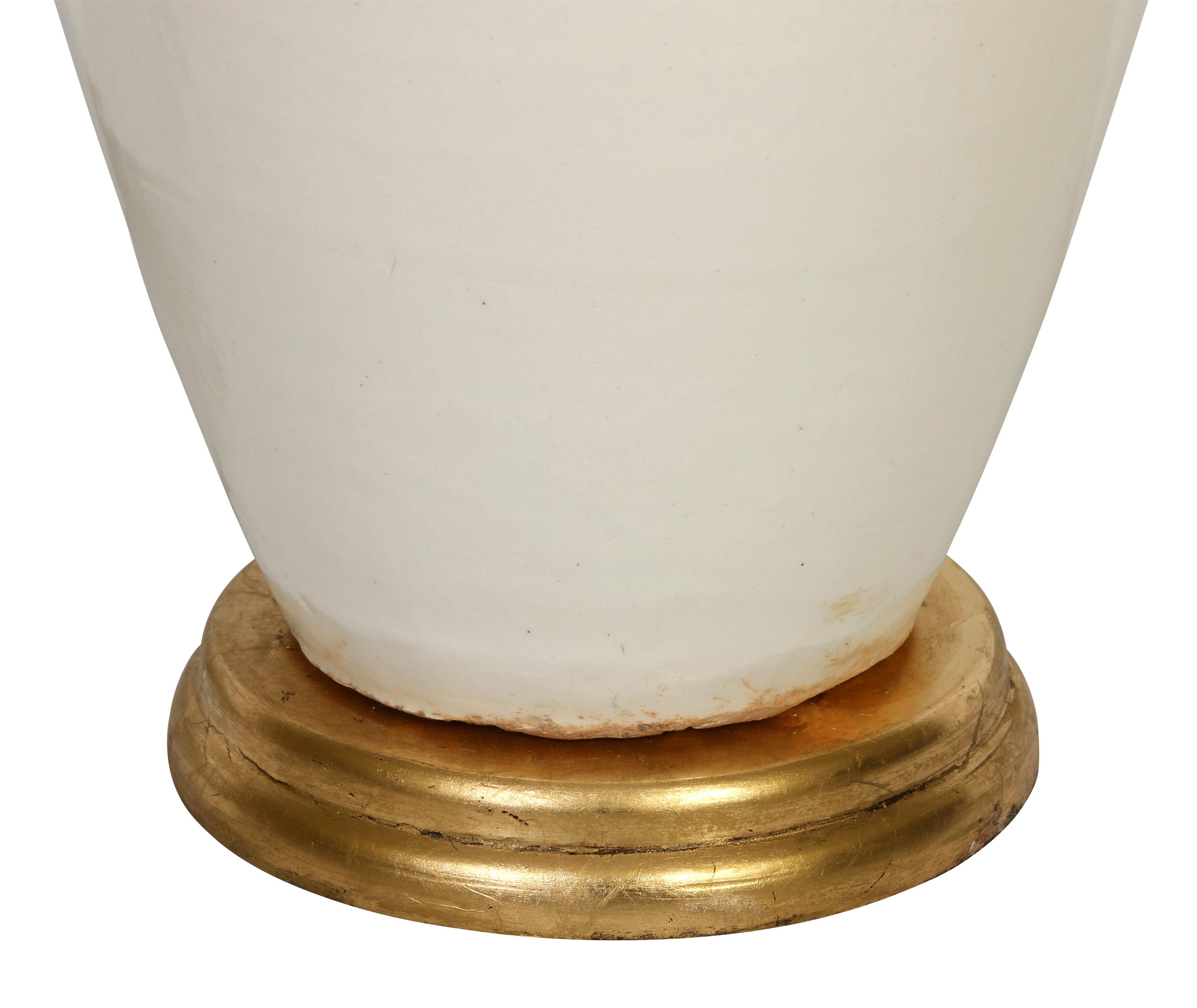 Pair of White Ceramic Lamps with Gold Base In Excellent Condition In New York, NY