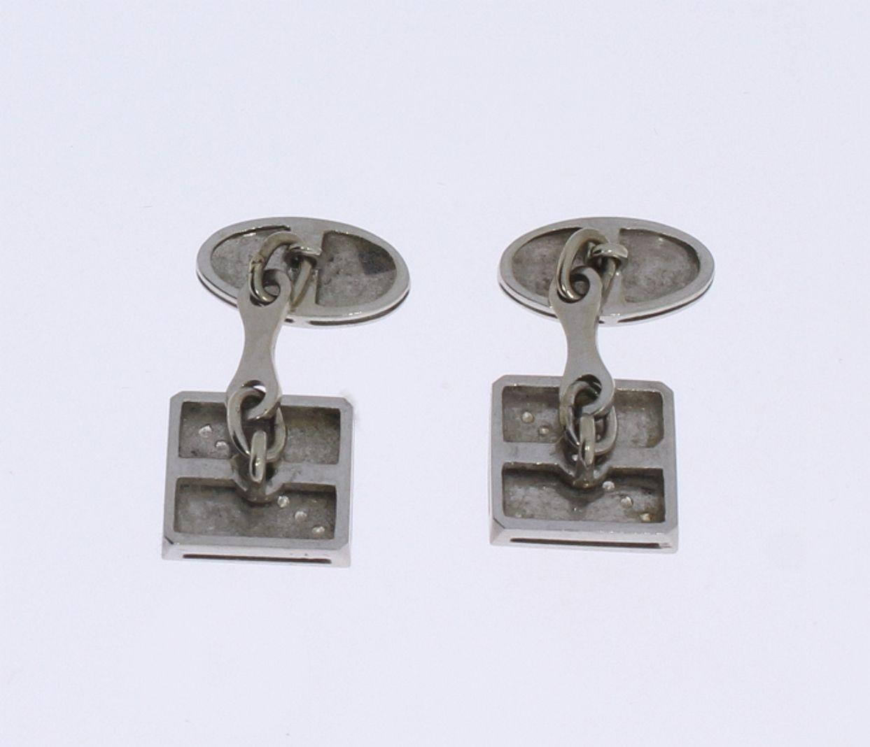 A Pair of White Gold Cufflinks with Diamonds In Excellent Condition For Sale In Berlin, DE