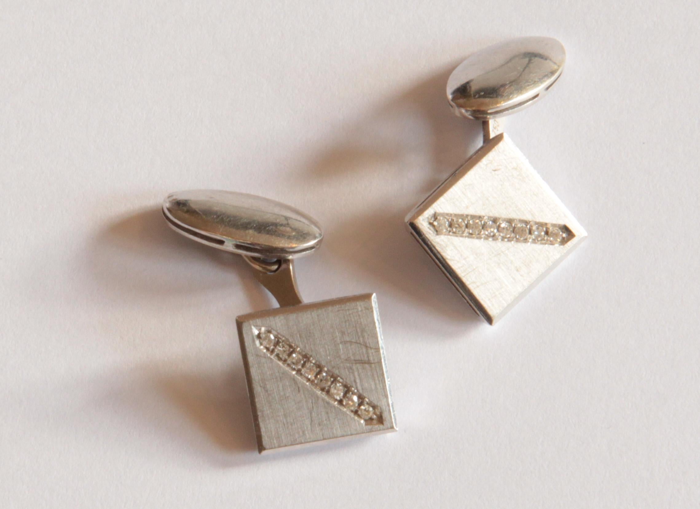 A Pair of White Gold Cufflinks with Diamonds For Sale 3