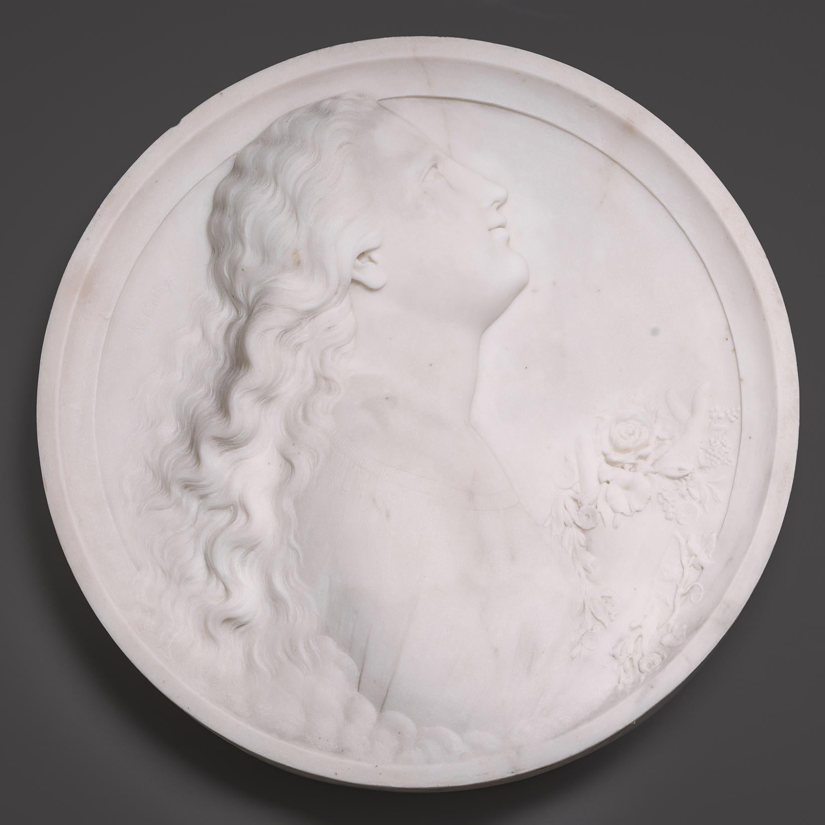 Sculpté à la main Paire de rondelles de portrait en marbre blanc représentant « le lever » et « l'évening » en vente