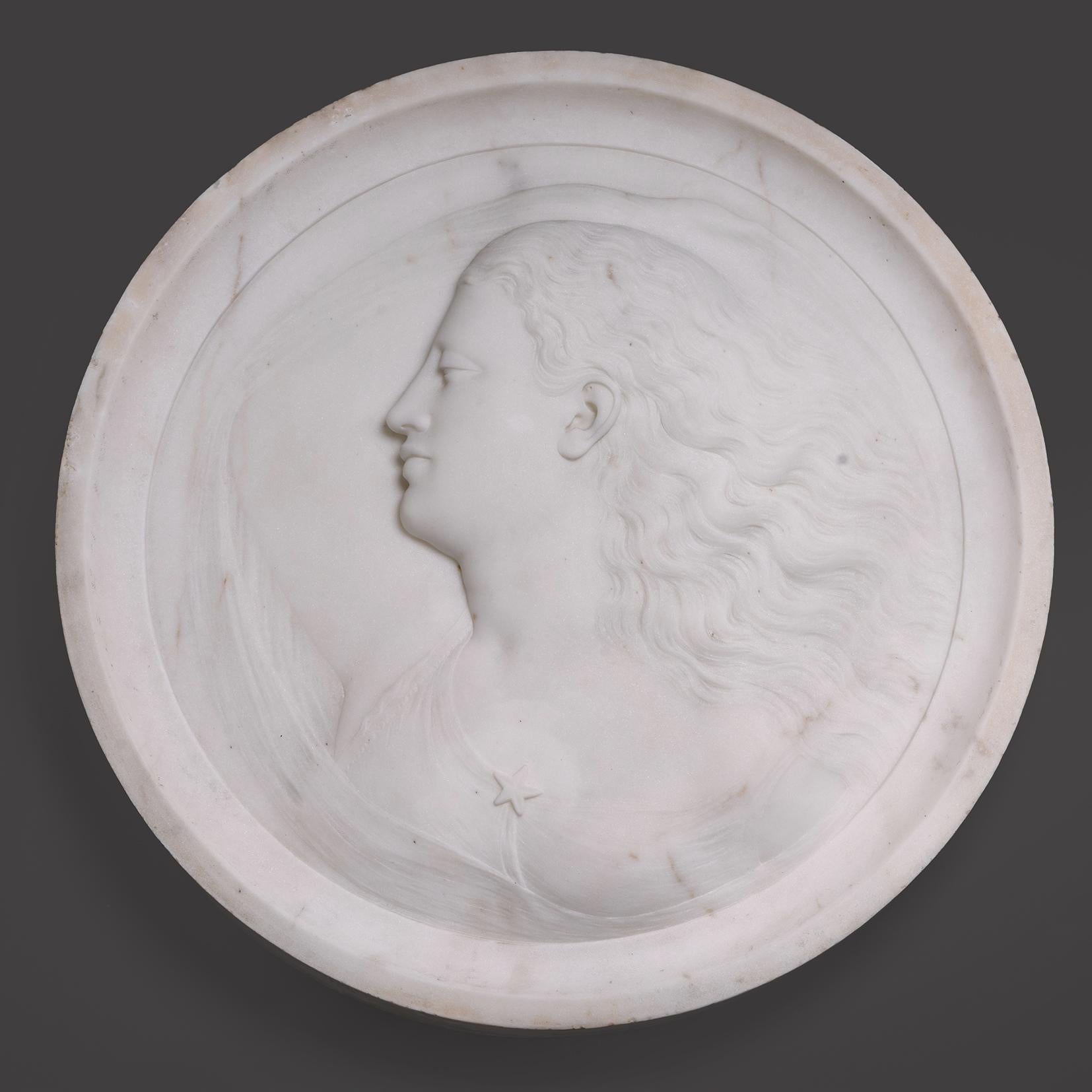 Marbre de Carrare Paire de rondelles de portrait en marbre blanc représentant « le lever » et « l'évening » en vente