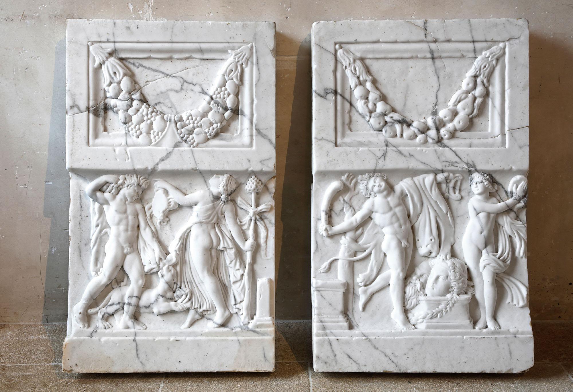 Neoclassical A pair of white marble relief frieze panels, circa 1920 For Sale