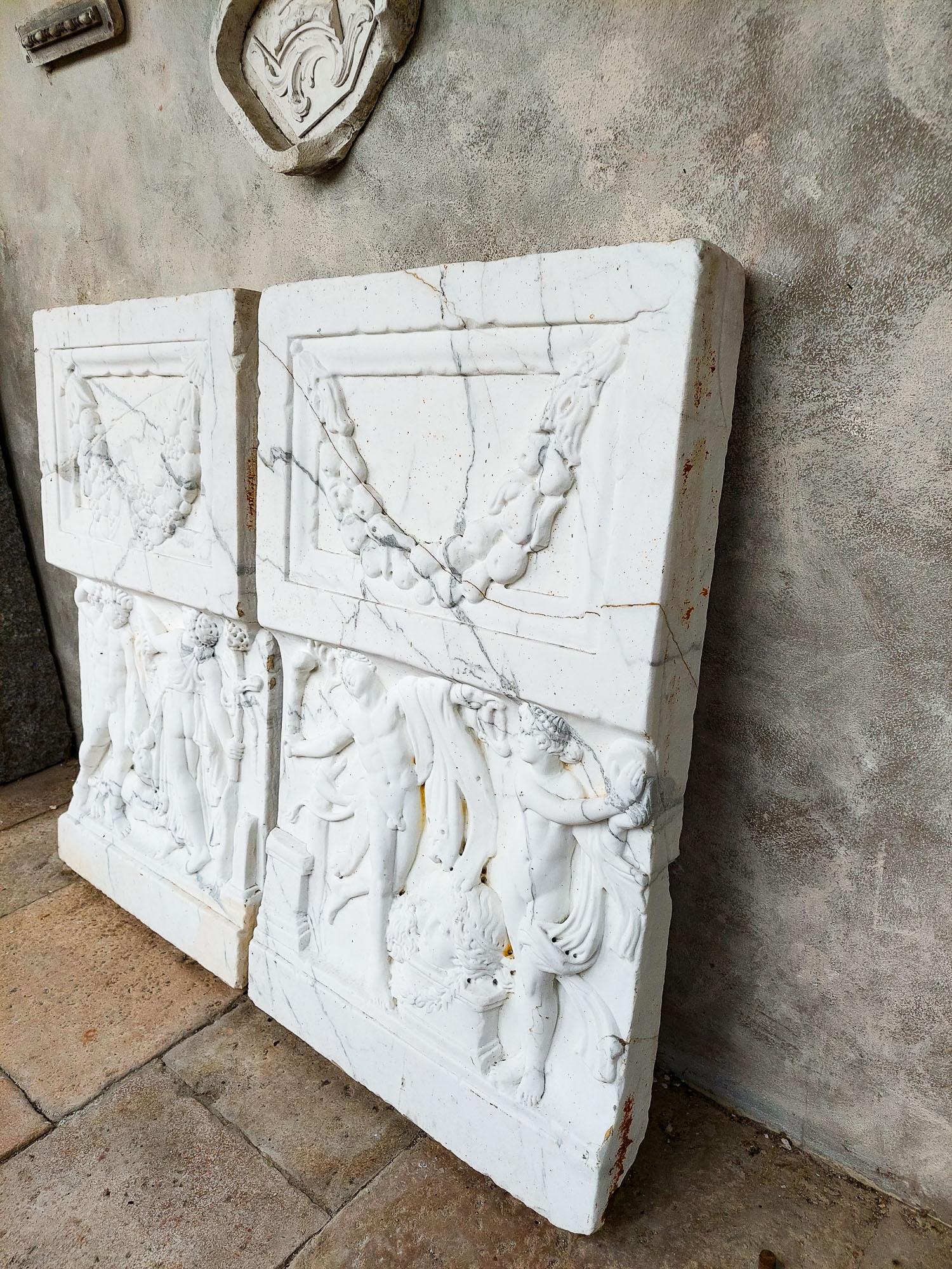 A pair of white marble relief frieze panels, circa 1920 In Good Condition For Sale In Baambrugge, NL