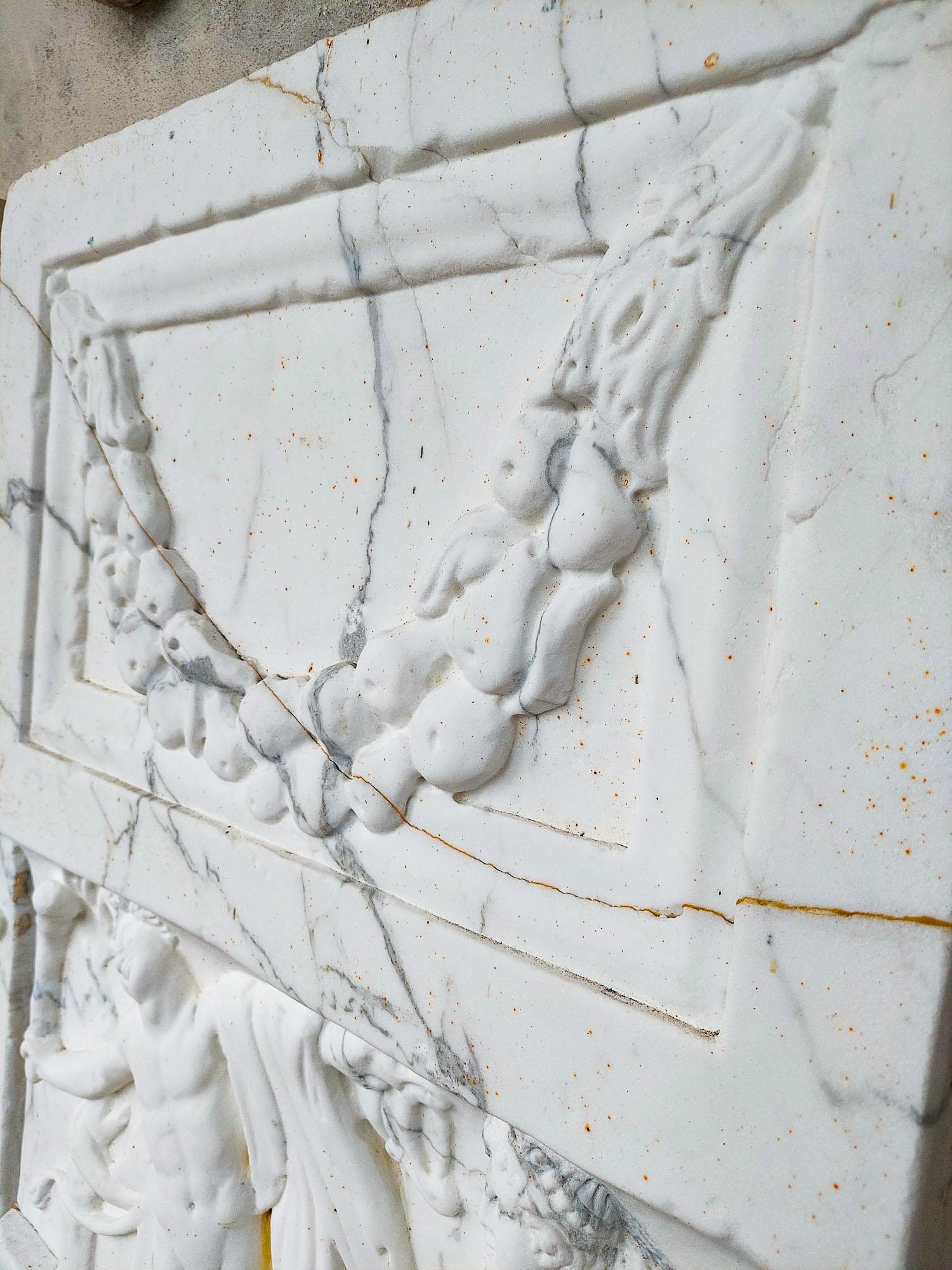 A pair of white marble relief frieze panels, circa 1920 For Sale 1