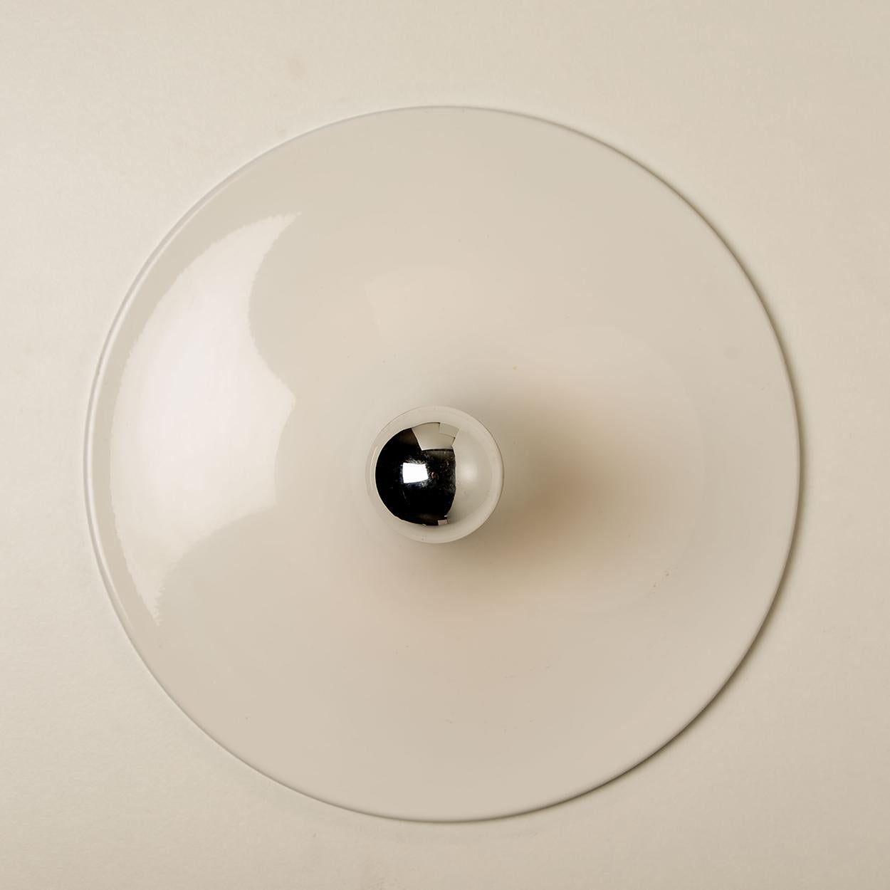 Pair of White Metal Disc Wall Lights by G. Gorgoni for Stilnovo, 1970's 3