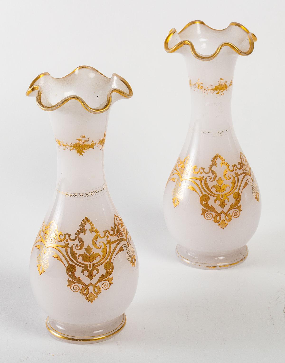 A pair of White Opaline Vases enamelled with gold, 19th century, Napoleon III period.
Measure: H: 26 cm, D: 12 cm.