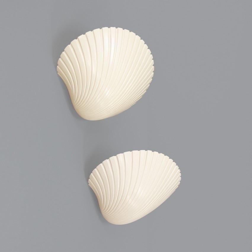 Français Paire d'appliques murales en coquillage blanc de Michèle Mahé et André Cazenave, France en vente