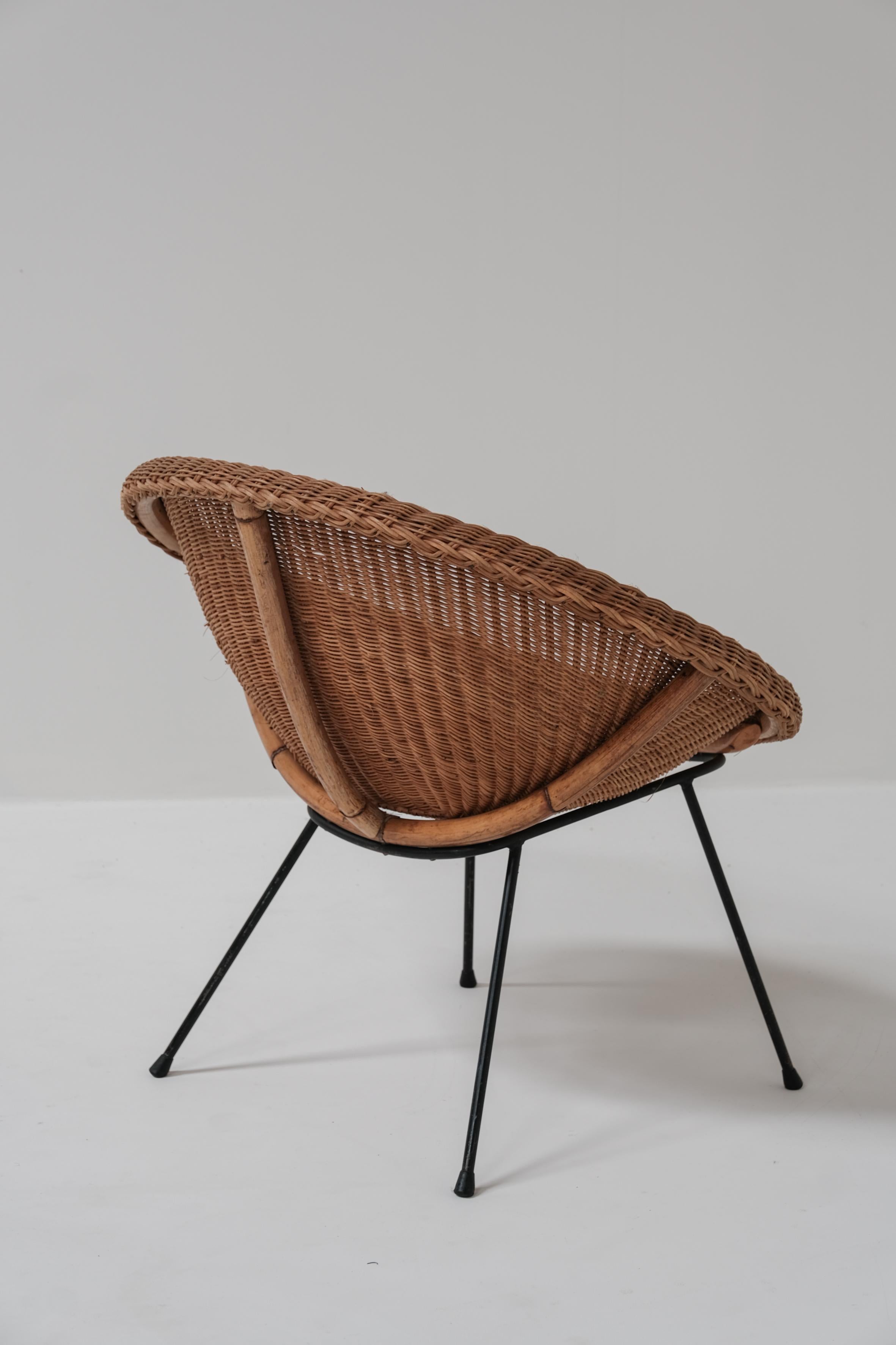 A pair of wicker bucket chairs 1970 4