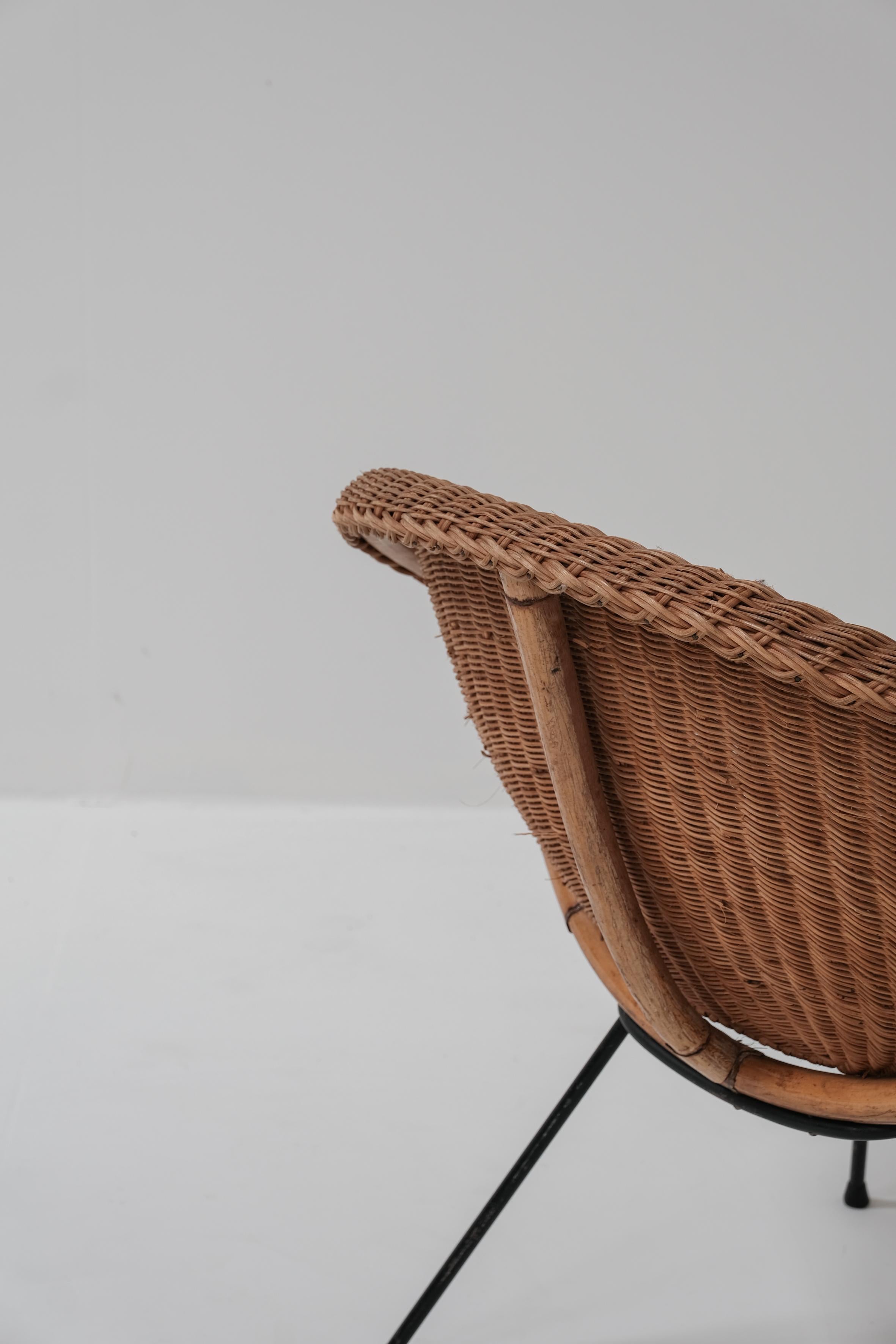 A pair of wicker bucket chairs 1970 7