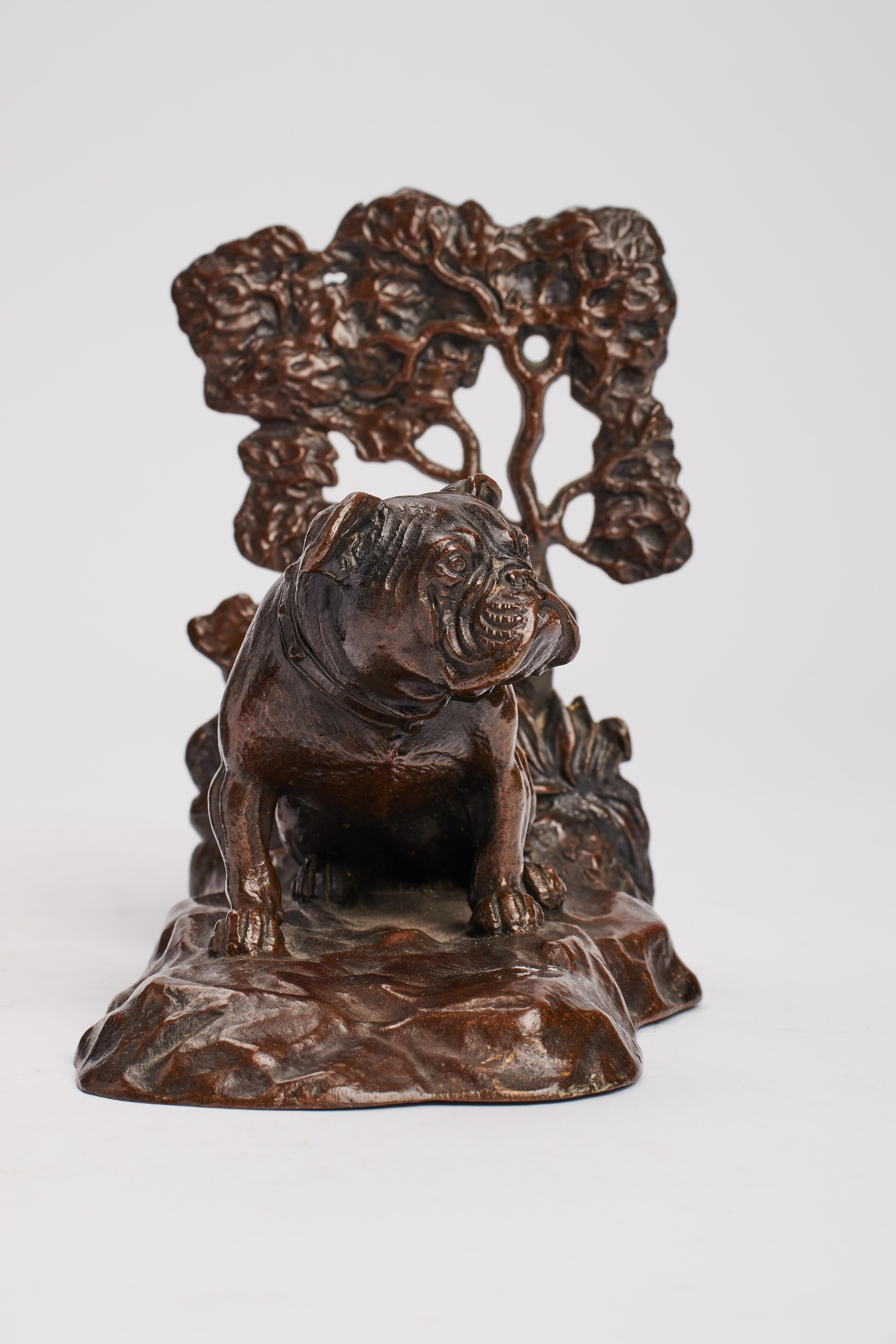 XIXe siècle Paire de serre-livres en bronze représentant des bulldogs de Vienne, Autriche, vers 1870.  en vente