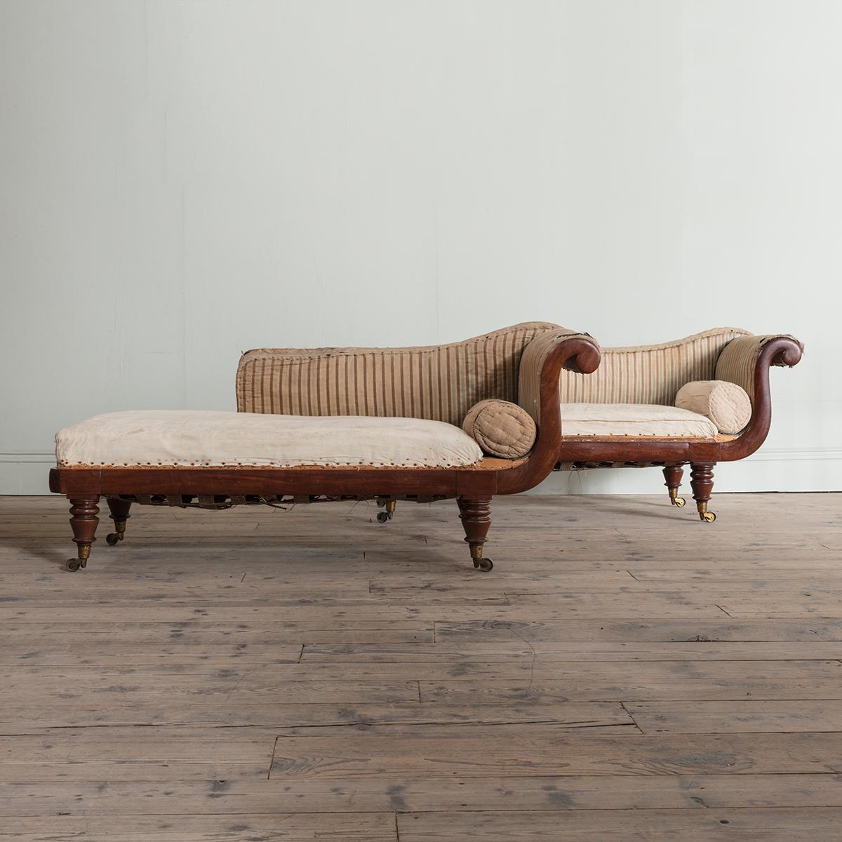 Paire de lits de jour en acajou William IV

Décapé pour révéler la tapisserie d'origine du début du 19e siècle.

Hauteur : 81 cm, 31 7/8″.
Longueur : 180 cm, 70 7/8″.
Profondeur : 67 cm, 26 3/8″.
Hauteur du siège : 45 cm, 17 3/4″.