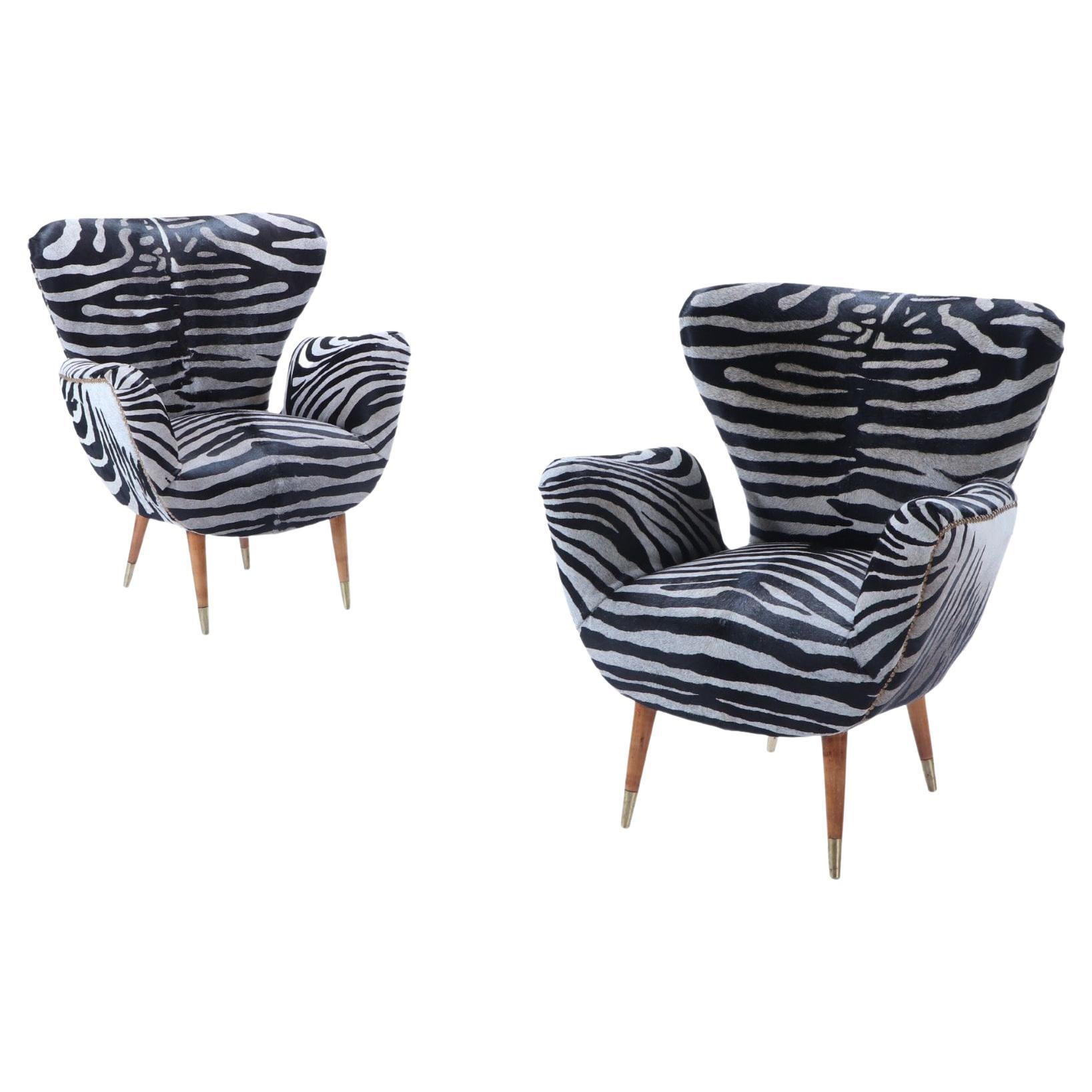 A pair of wingback chairs by Paolo Buffa recently upholstered, circa 1950 For Sale