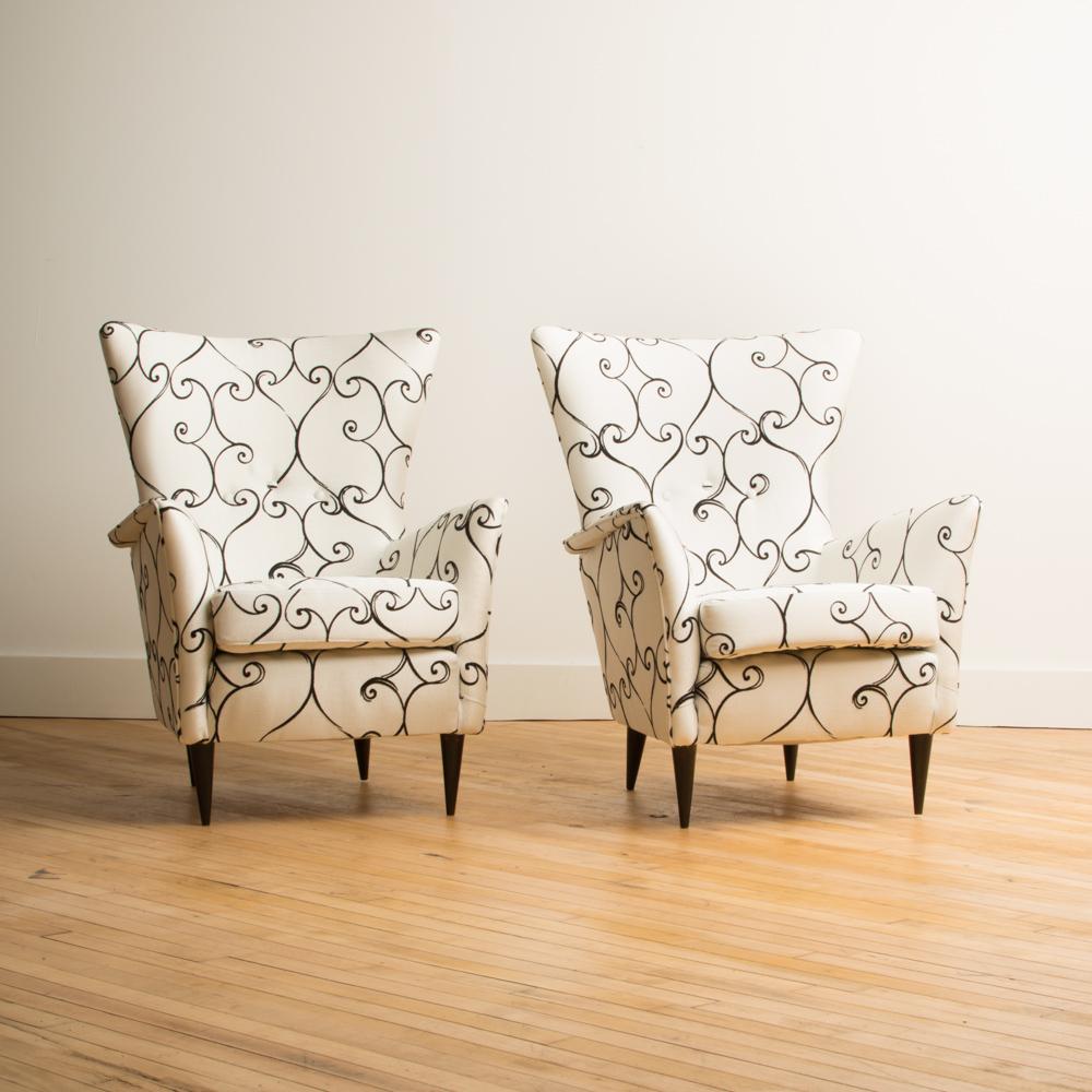 Pair of Wingback Italian Chairs Attributed to Paolo Buffa, circa 1950 In Good Condition In Philadelphia, PA