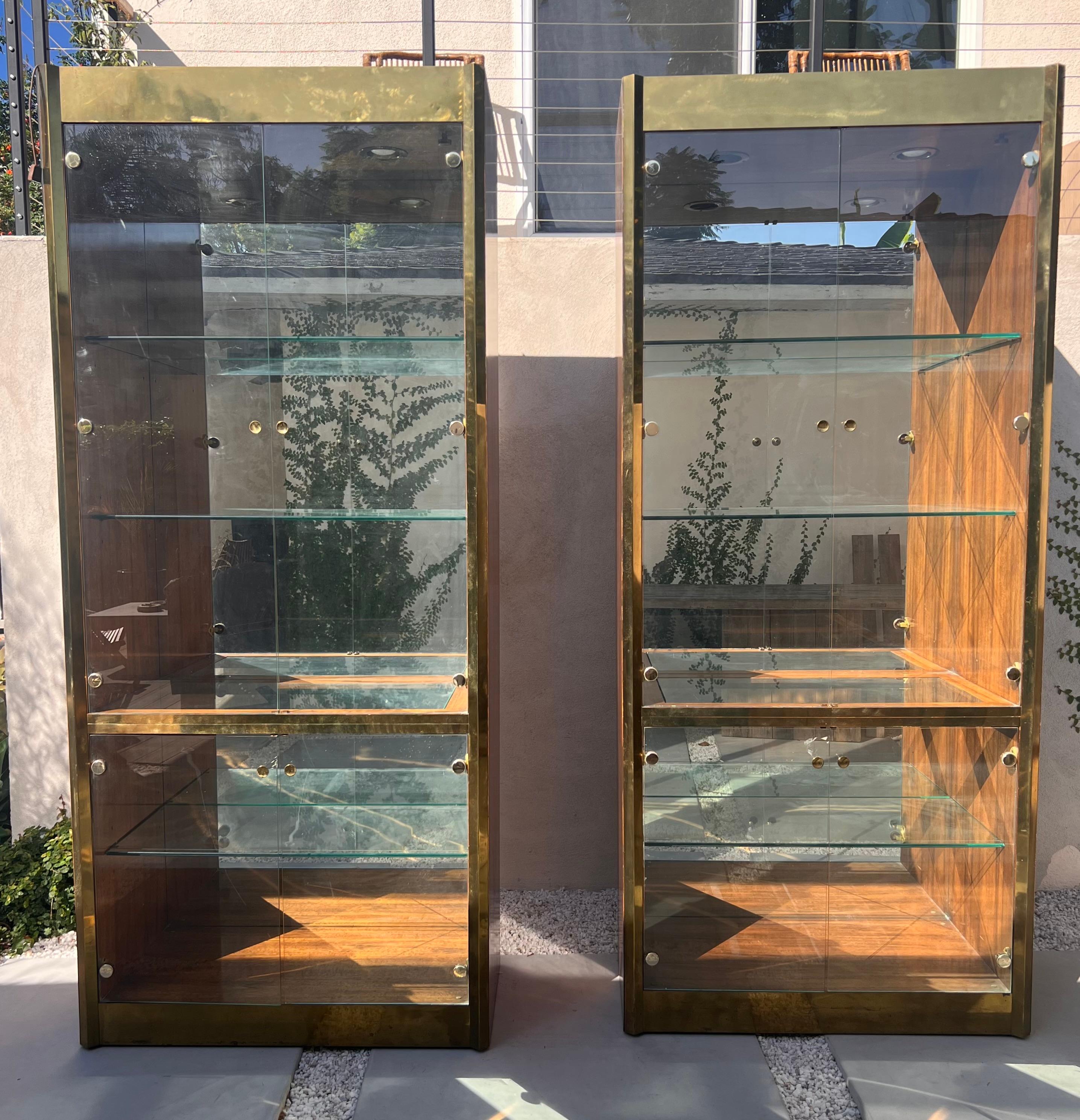 Late 20th Century A pair of wood and brass étagère / display cases by Mastercraft, 1970s