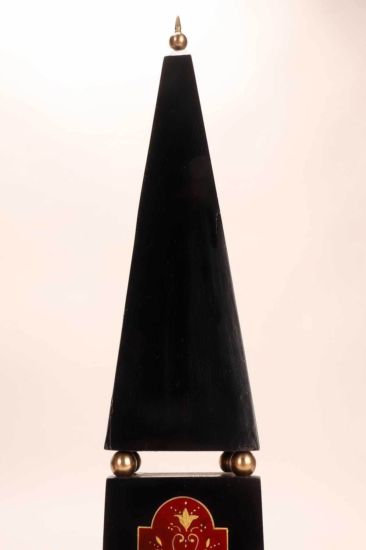 A pair of wooden Grand Tour obelisks, emulating marble, Italy 1870. In Good Condition For Sale In Milan, IT