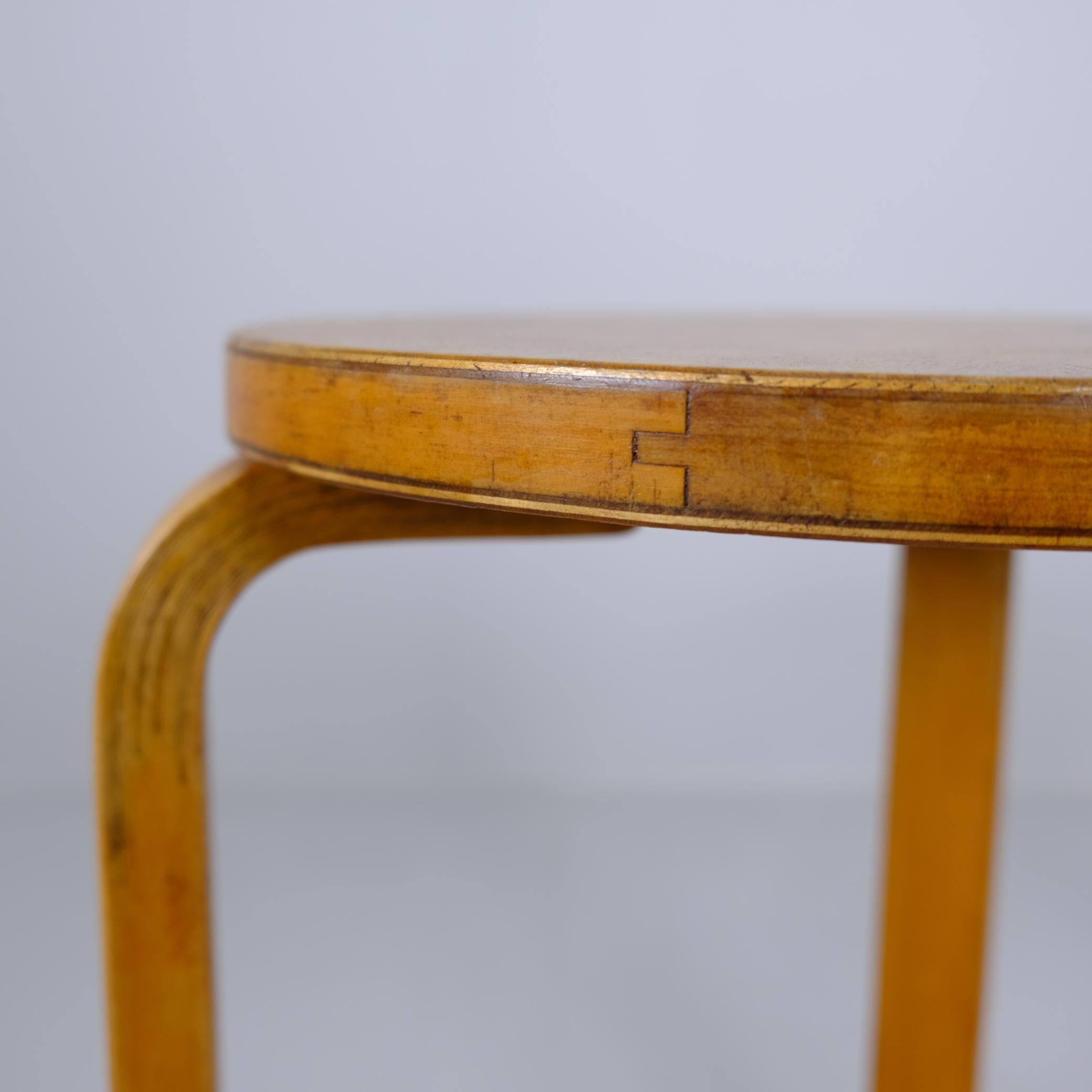 Paire de tabourets en bois du milieu du siècle d'Alvar Aalto Model 60, Artek 1950s en vente 7