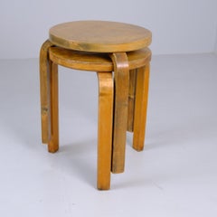Paire de tabourets en bois du milieu du siècle d'Alvar Aalto Model 60, Artek 1950s