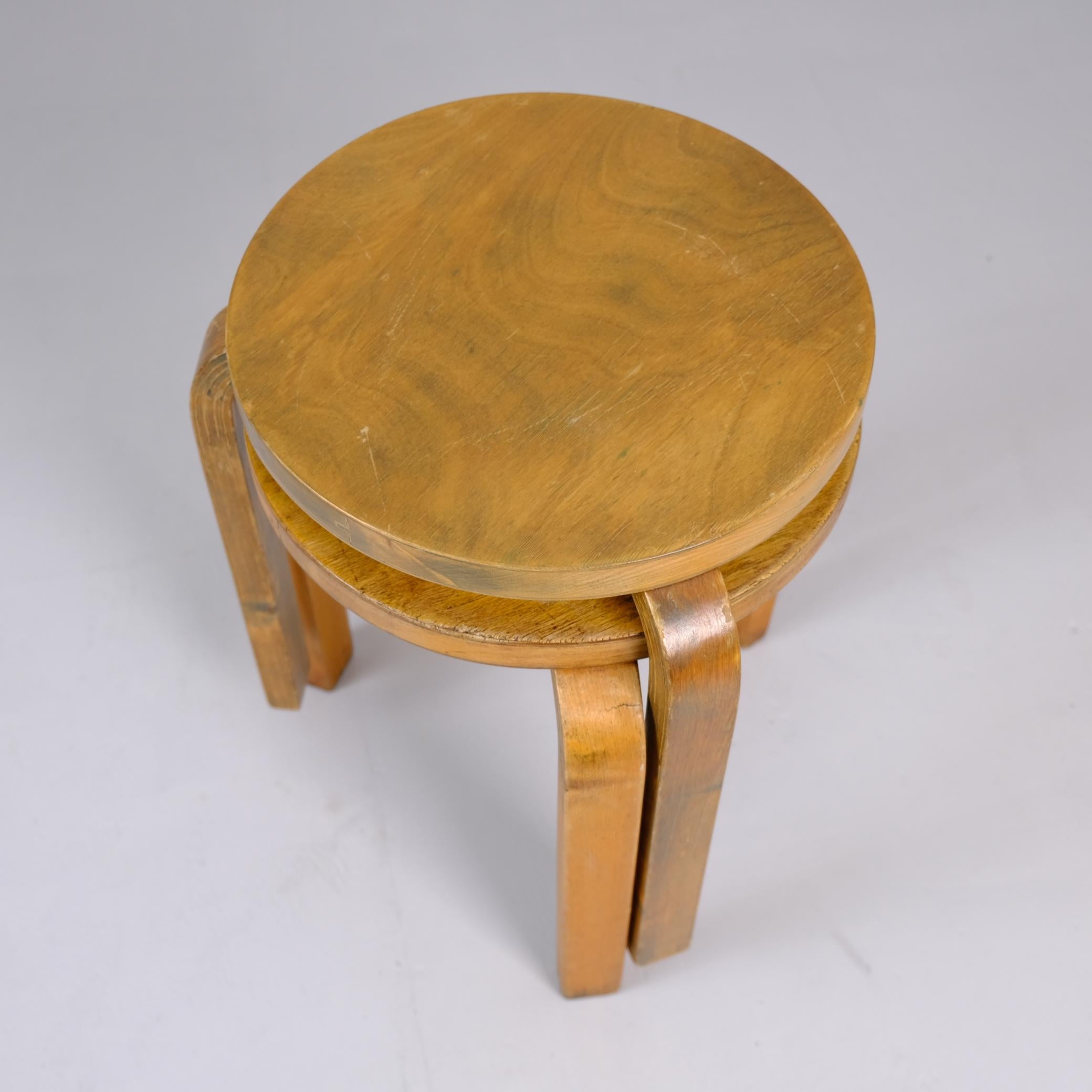 Mid-Century Modern Paire de tabourets en bois du milieu du siècle d'Alvar Aalto Model 60, Artek 1950s en vente