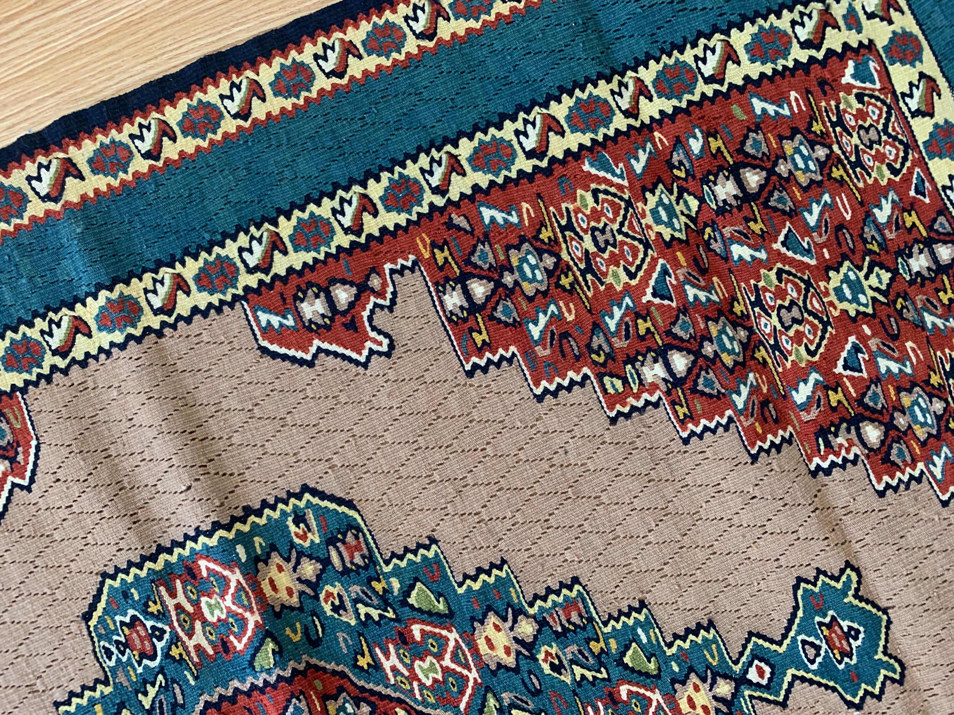 Tribal Paire de tapis de table Kilims Kurdish en laine et soie tissés à la main à plat, fabriqués à la main en vente