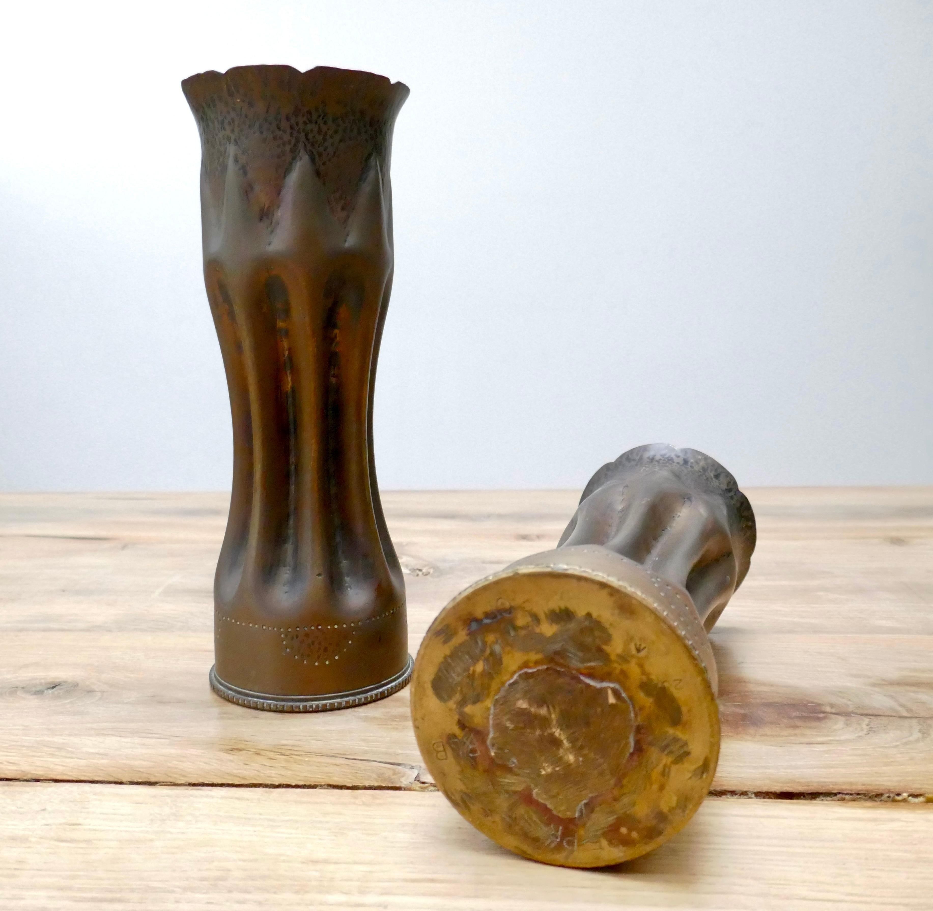 Paar Messing-Grabenkunstschalen/Vasen aus dem Ersten Weltkrieg, Frankreich (Französisch) im Angebot