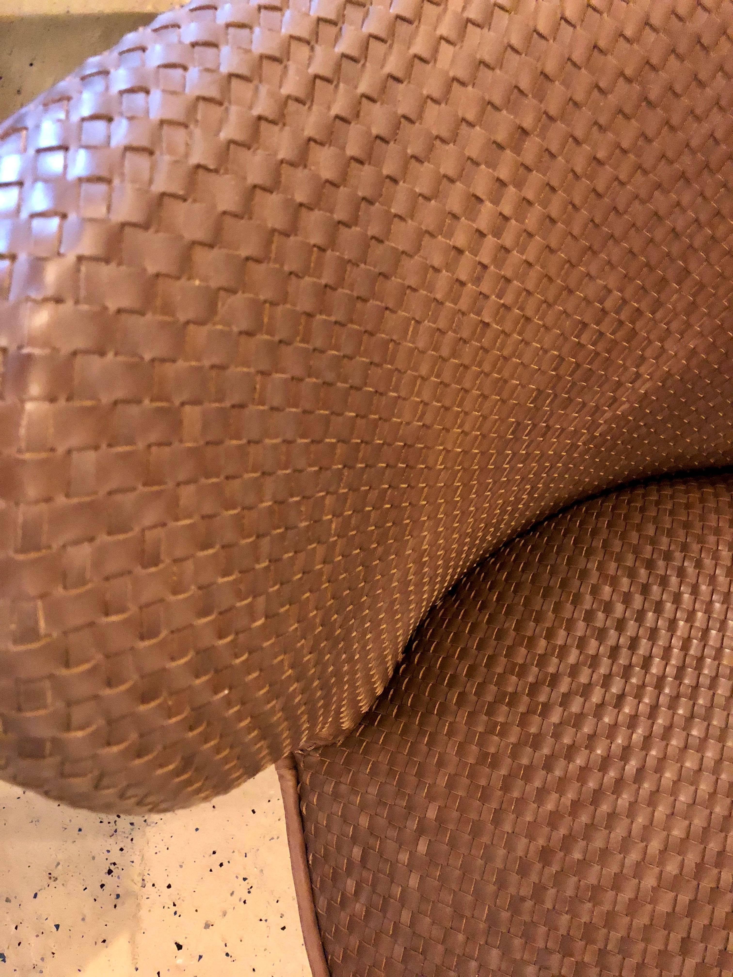 Pair of Woven Modern Leather Seat and Backrest Side Chairs in Brown In Good Condition In Stamford, CT