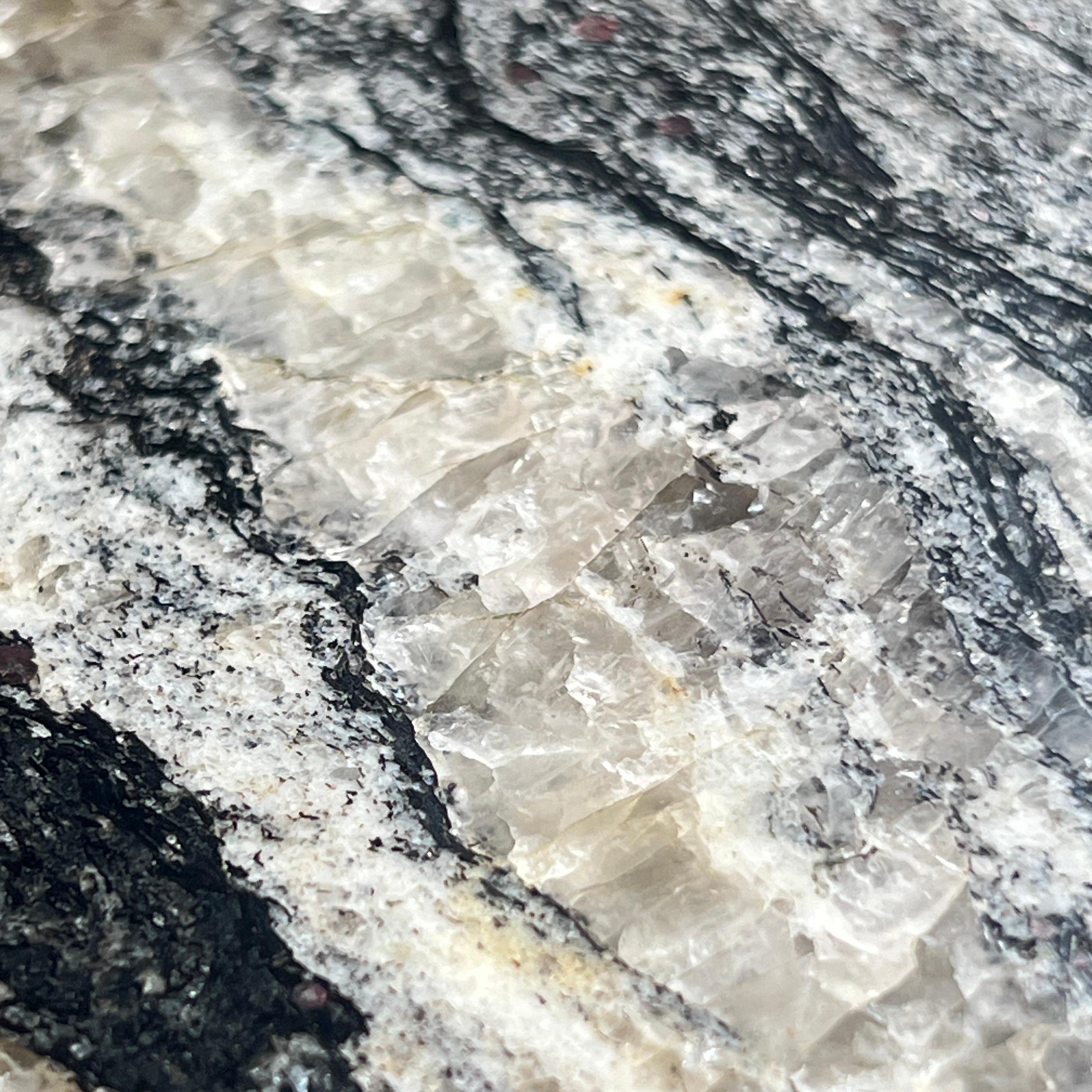 Ein Paar Konsolentische aus Schmiedeeisen und Granit mit Platte im Angebot 7