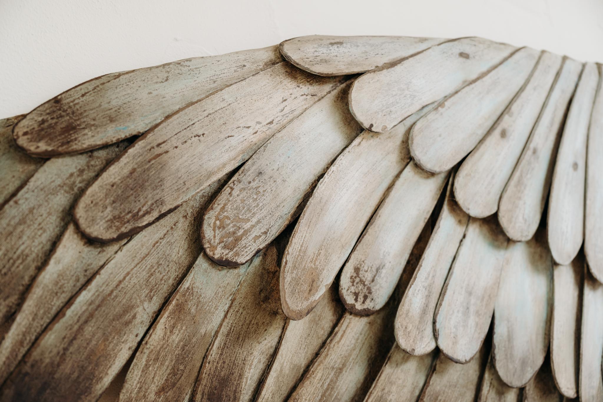 une paire d'ailes en bois xl ... en vente 1