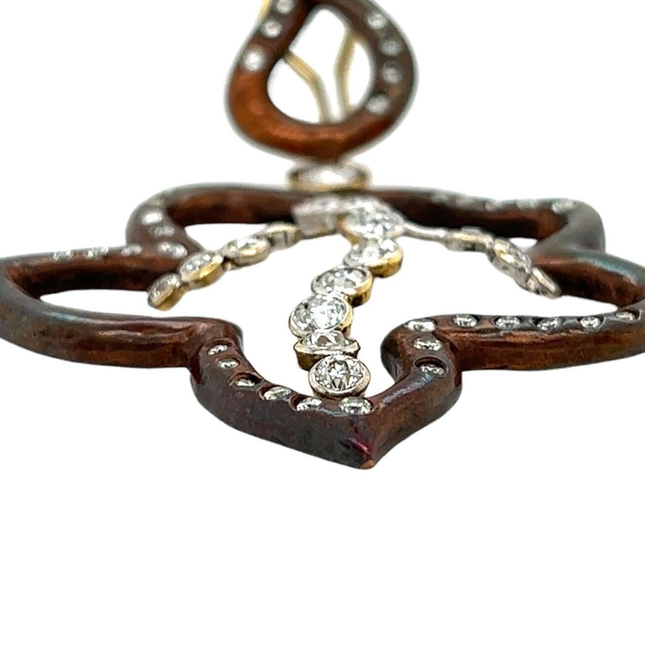 Paar Ohrringe aus Gelbgold, Platin, Kupfer und Diamanten (Rundschliff)