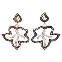 Paar Ohrringe aus Gelbgold, Platin, Kupfer und Diamanten