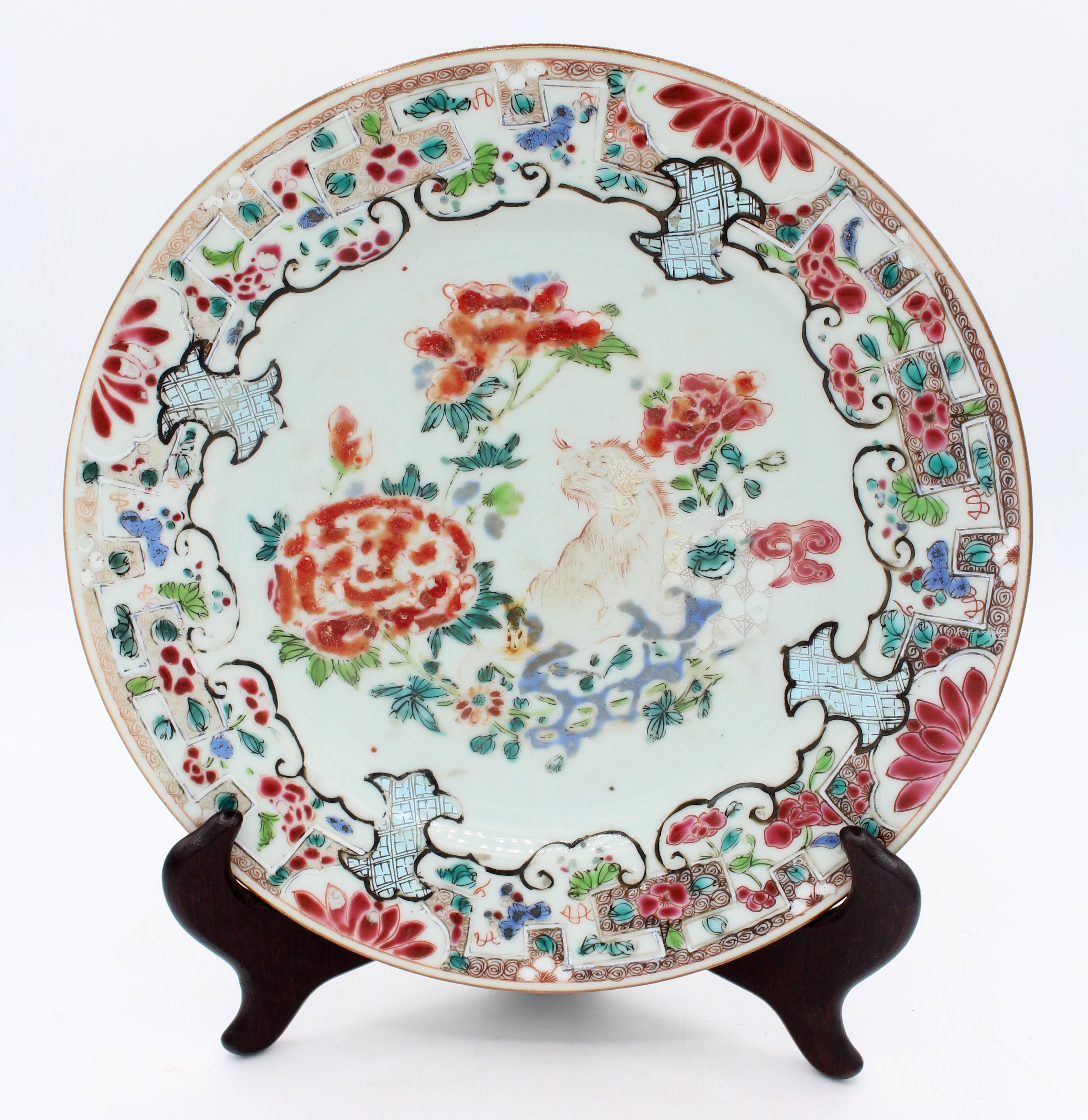 A Pair of Yongzheng Period Famille Rose Plates, Chinese, 1722-1735 In Good Condition For Sale In Chapel Hill, NC