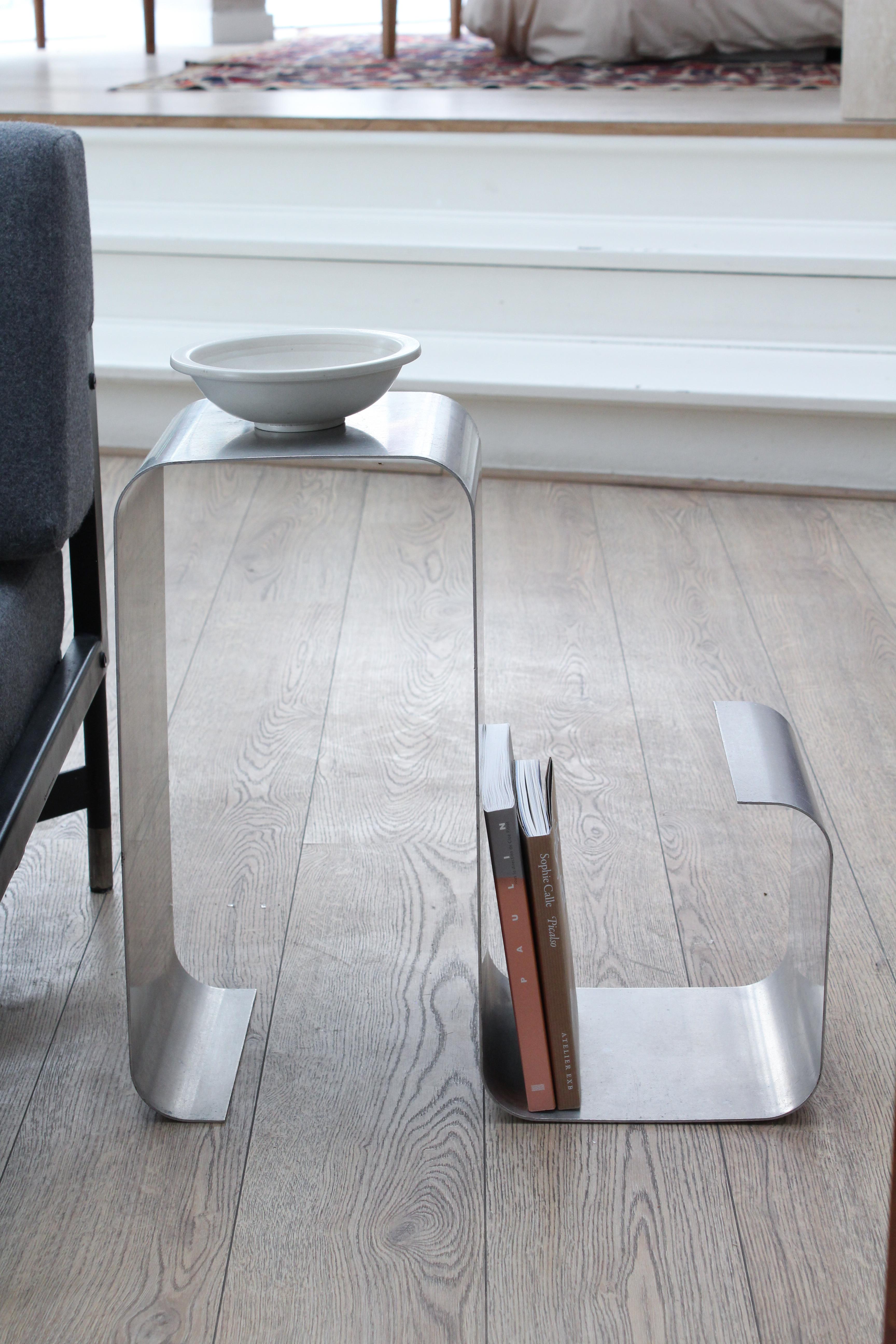 Brushed A pair of “zig-zag” side tables, by François Monnet, 1971