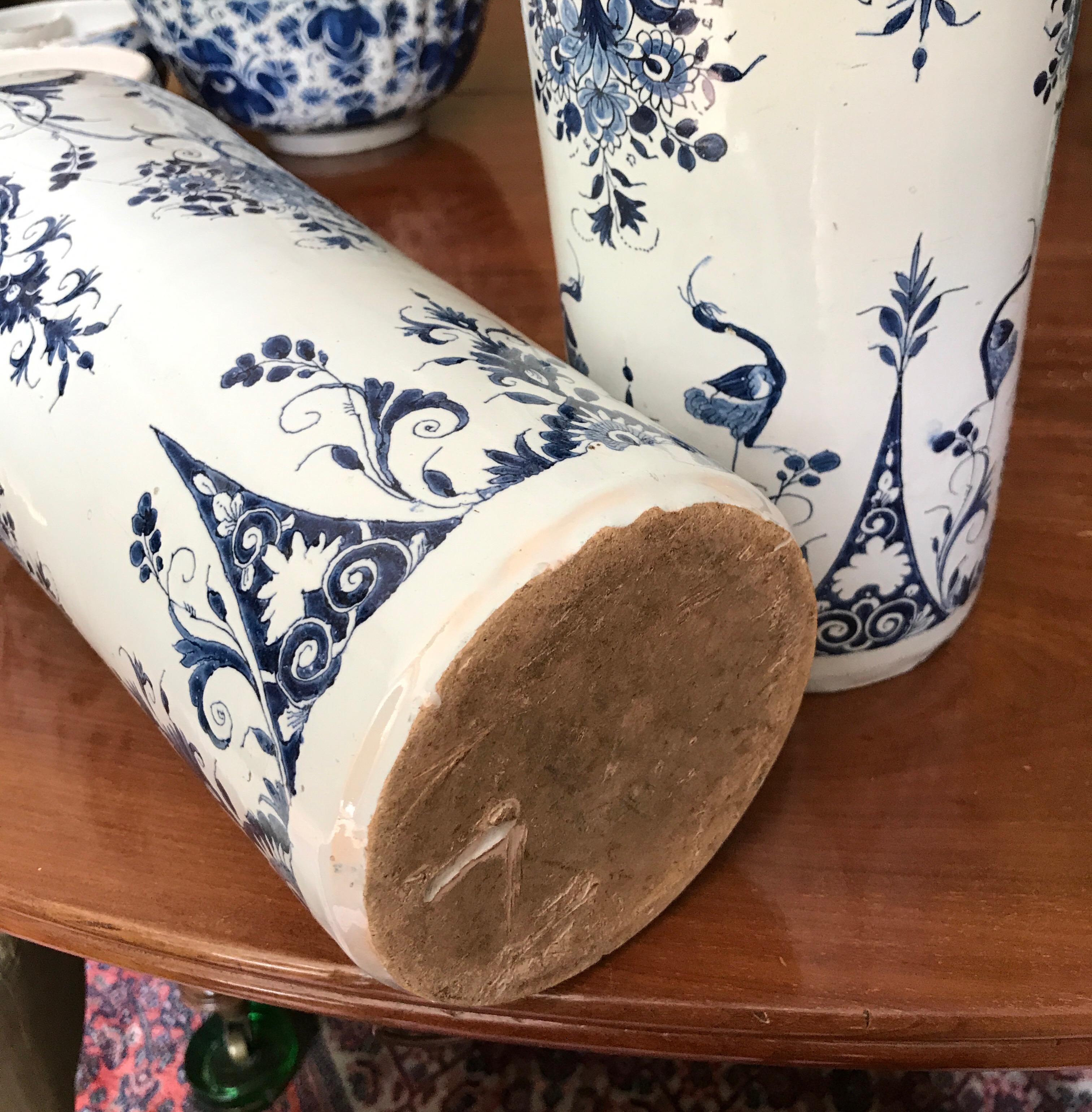 Pair off Delft Vases, Late 18th Century In Fair Condition For Sale In Diest, Vlaams Brabant