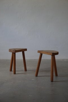Paire de tabourets vintage en bois massif de style scandinave moderne