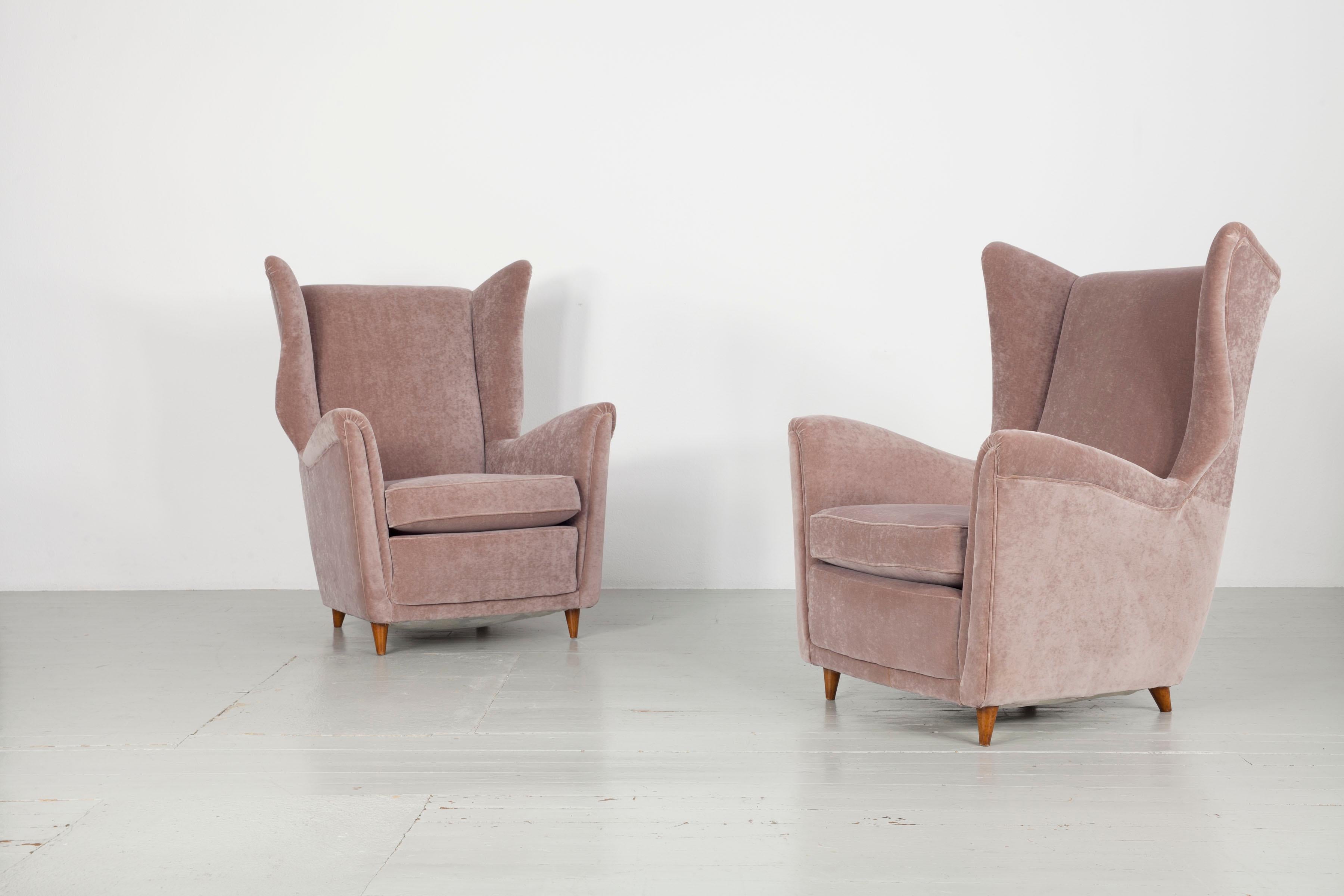 Mid-Century Modern Pair of Melchiorre Bega Wing Chairs from the 1950s For Sale