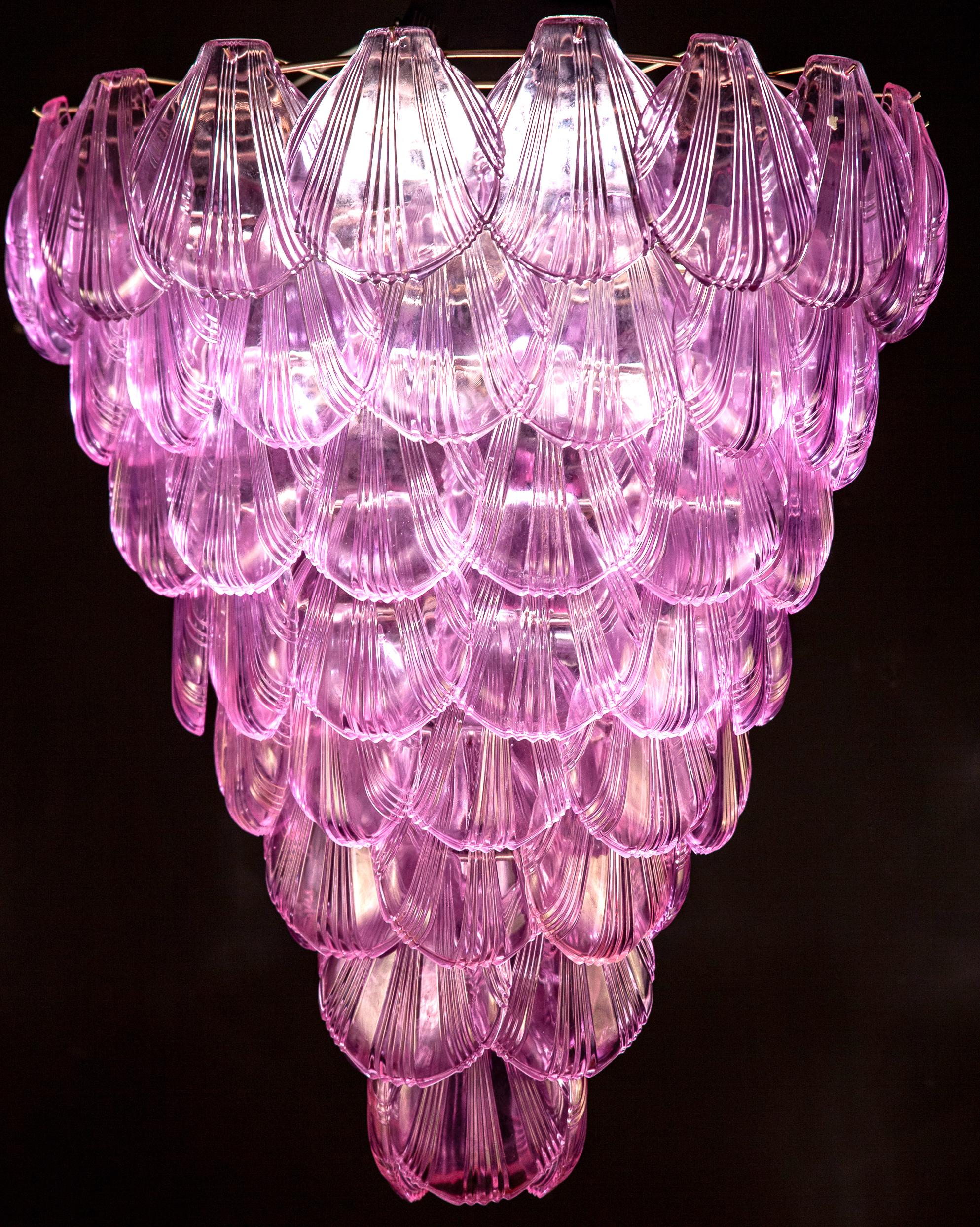 Paire de lustres géants en verre de Murano à coquille rose:: 1980 en vente 8