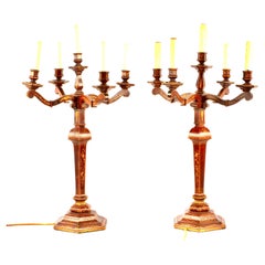 Pareja de candelabros de mesa de Chinoiserie dorados rojos