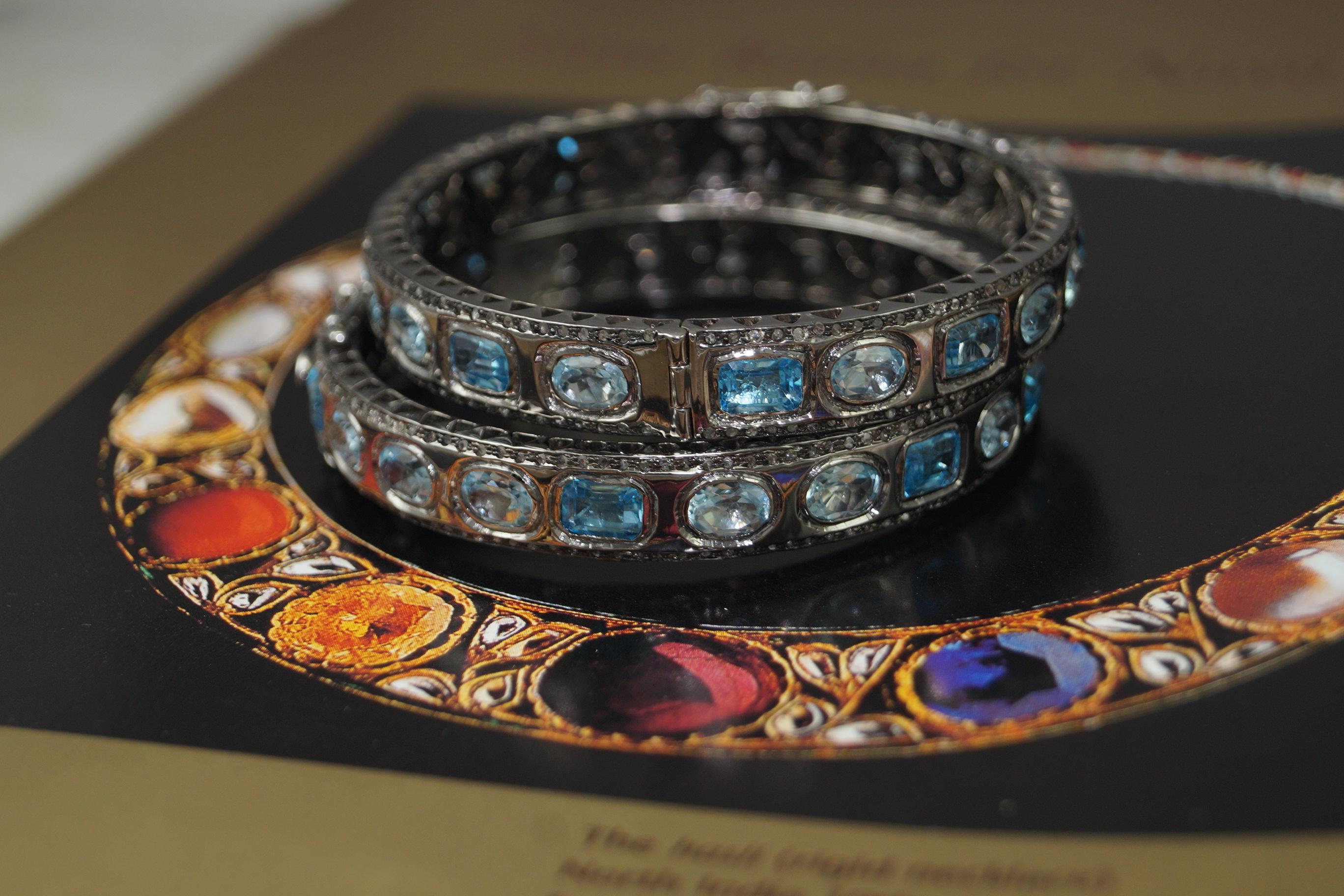 Women's or Men's A pair Retro style pave diamond Blue topaz oxidized sterling silver bracelet For Sale