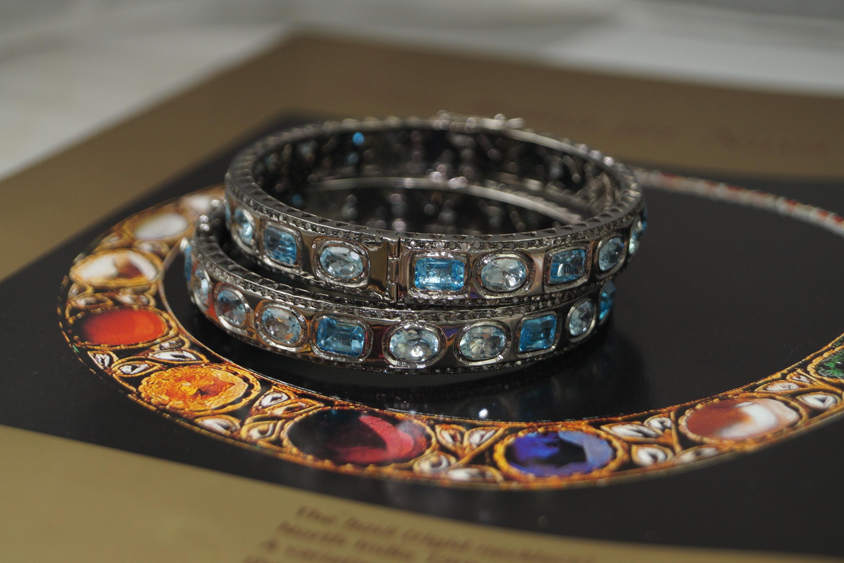 A pair Retro style pave diamond Blue topaz oxidized sterling silver bracelet For Sale 1