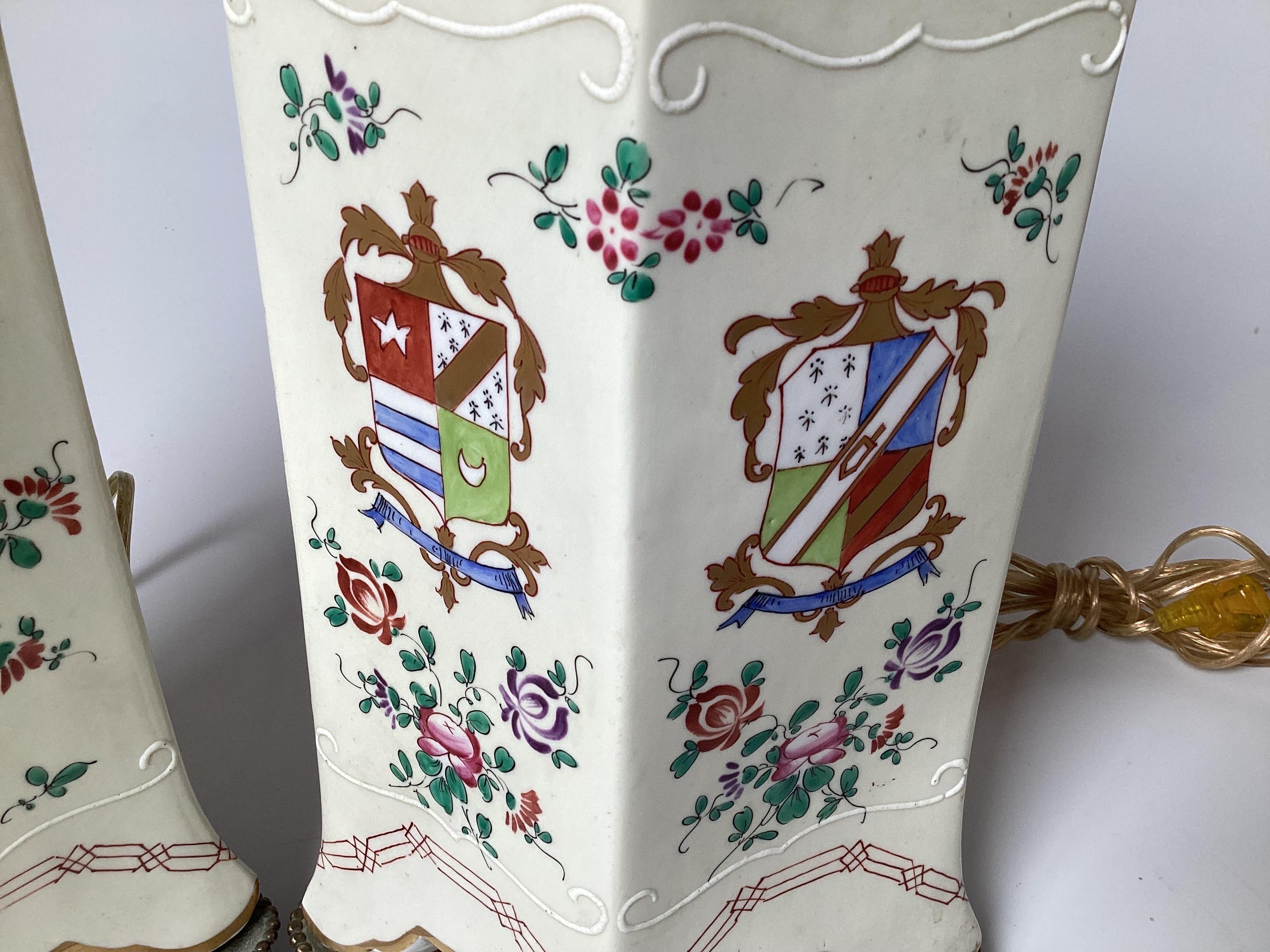 Hand-Painted Pair Samson Style Armorial Lamps For Sale