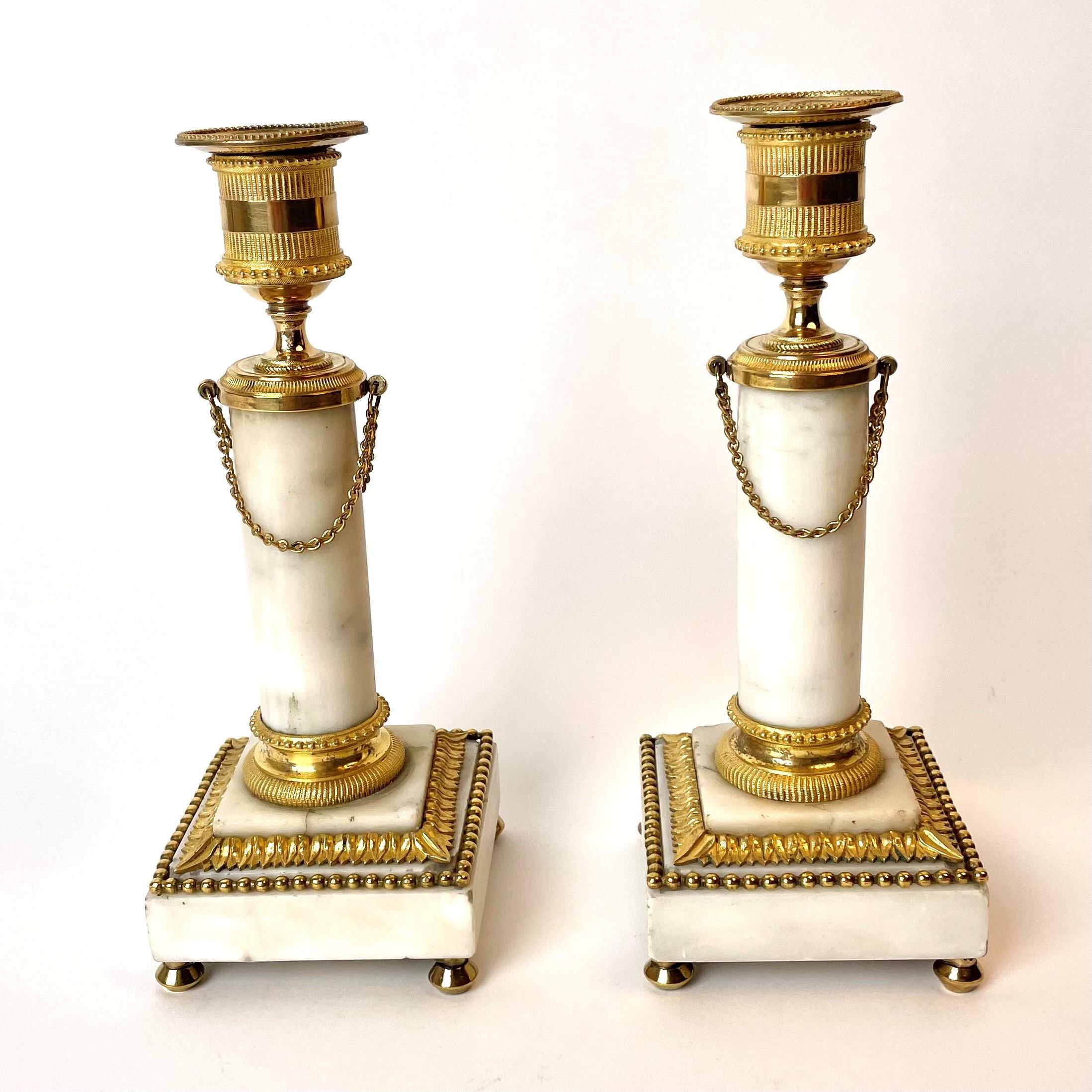 Louis XVI Pair Sophisticated Carrara Marble and Gilt Bronze Candlesticks from the 1780s For Sale