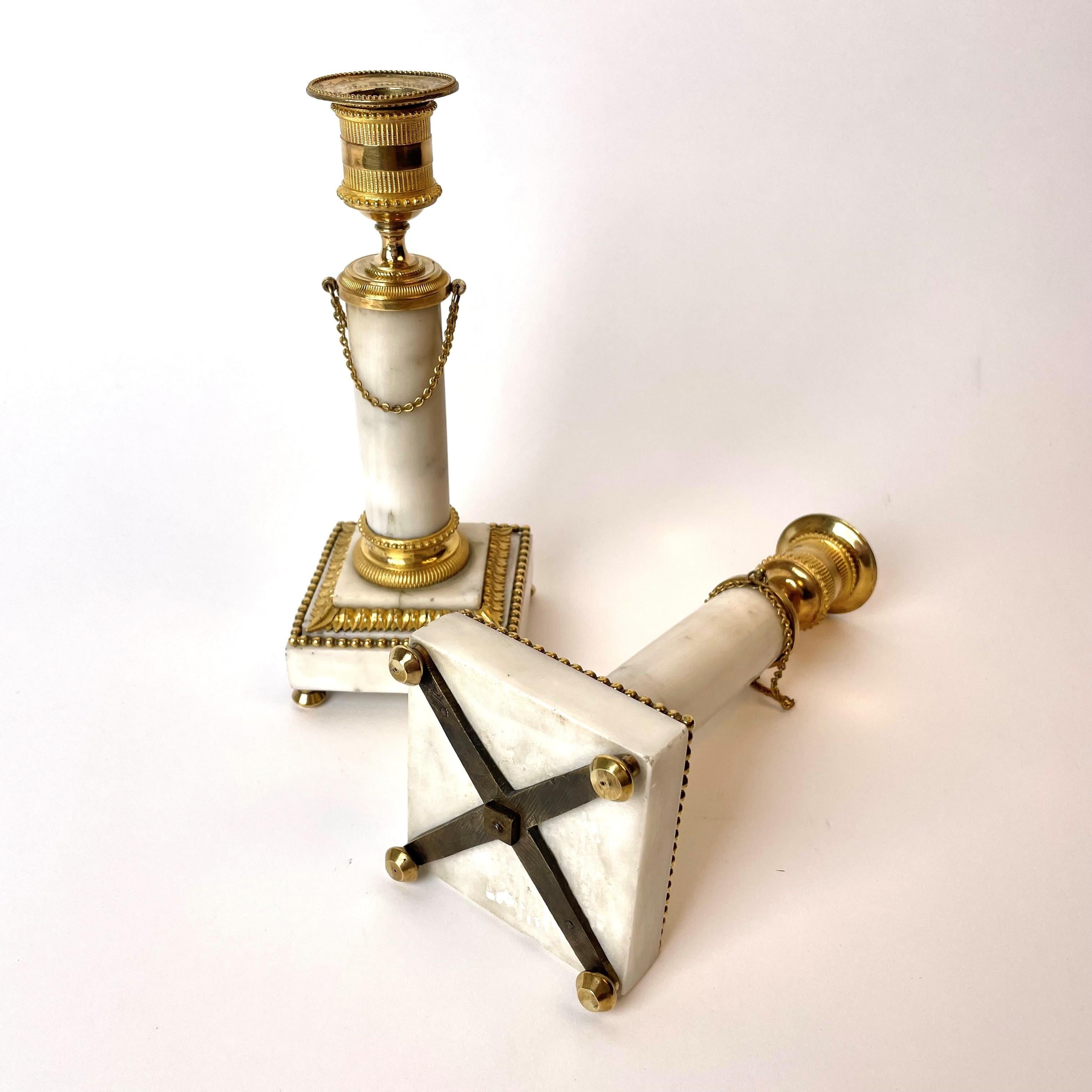 Pair Sophisticated Carrara Marble and Gilt Bronze Candlesticks from the 1780s For Sale 1