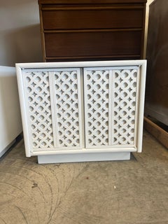 A pair that of Palm Beach Regency White Lacquered Honeycomb Cabinet nightstands