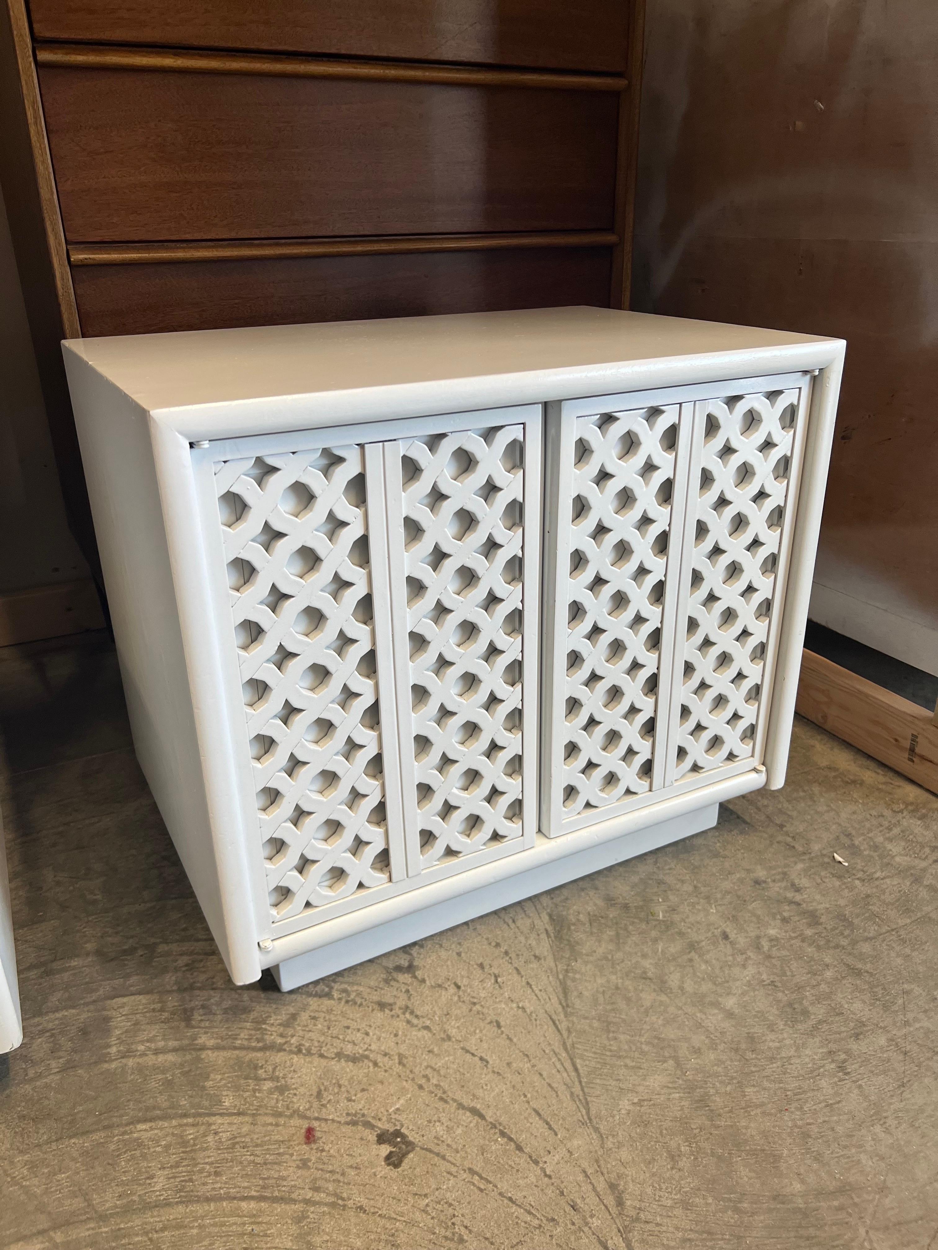 Wood A pair that of Palm Beach Regency White Lacquered Honeycomb Cabinet nightstands  For Sale