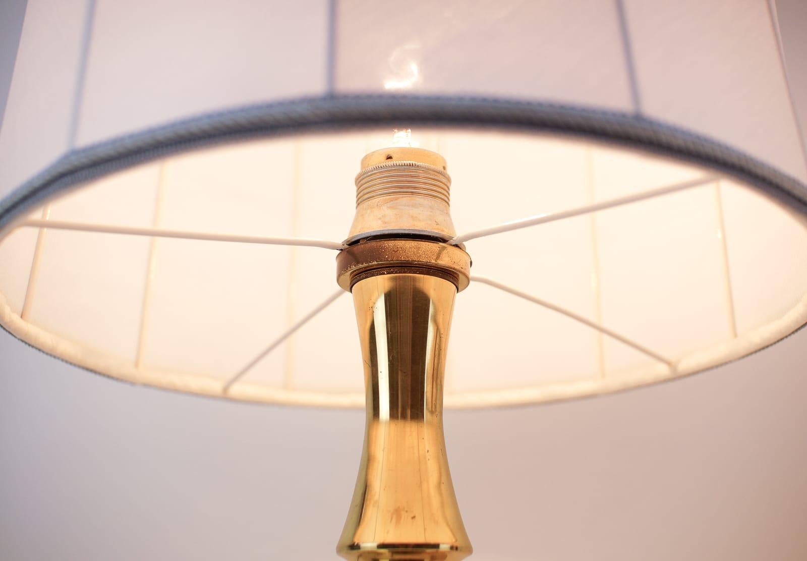 Métal Paire de lampes de table très élégantes de style mi-siècle moderne, années 1960 en vente