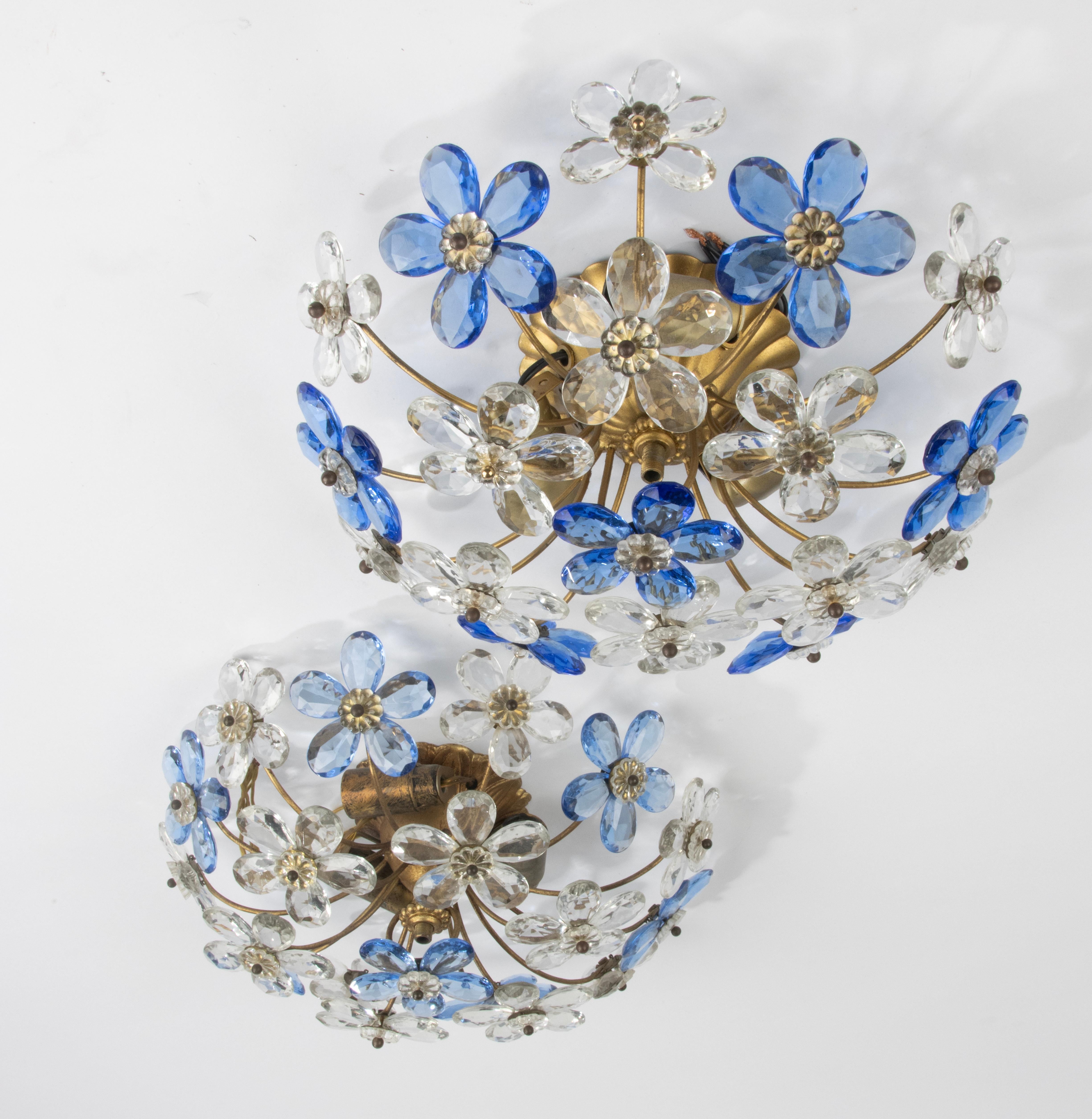 Ein Paar Vintage Crystal Flower Ceiling Lights - Italien - Blaues und klares Kristall 9