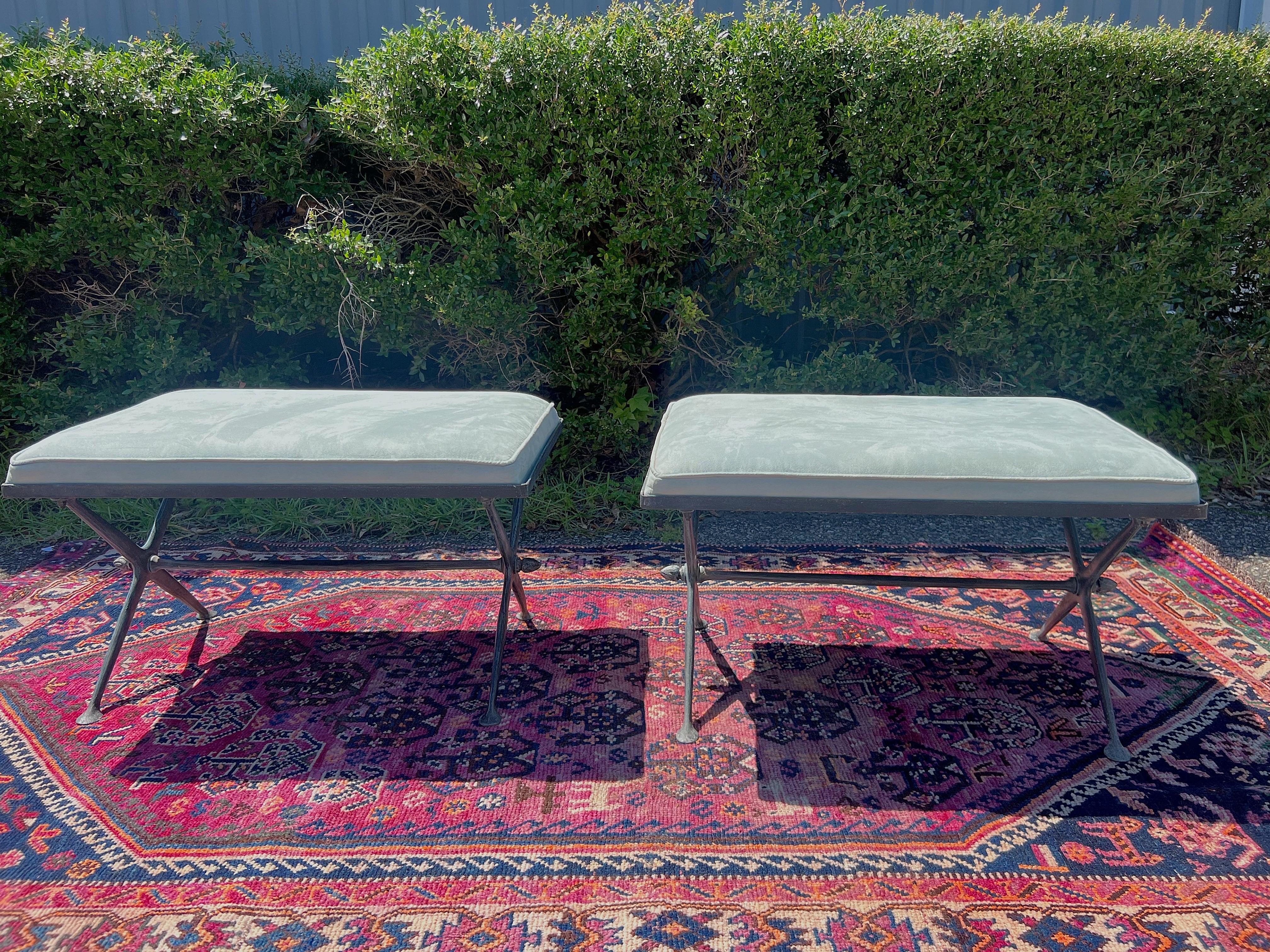 Inconnu Paire de bancs en fer vintage avec base en X en daim bleu en vente