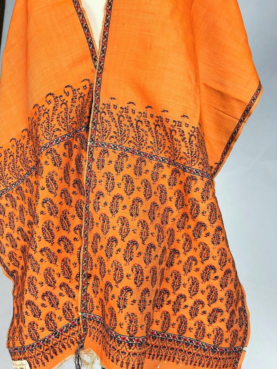 A Paisley Saffron cashmere scarf - Scotland - Victorian period Circa 1860 For Sale 7