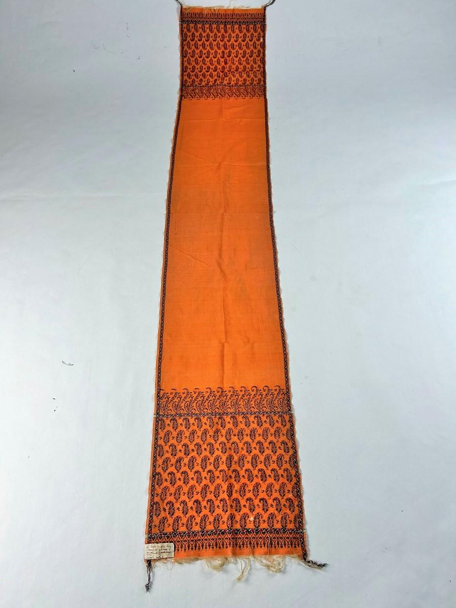 A Paisley Saffron cashmere scarf - Scotland - Victorian period Circa 1860 For Sale 8