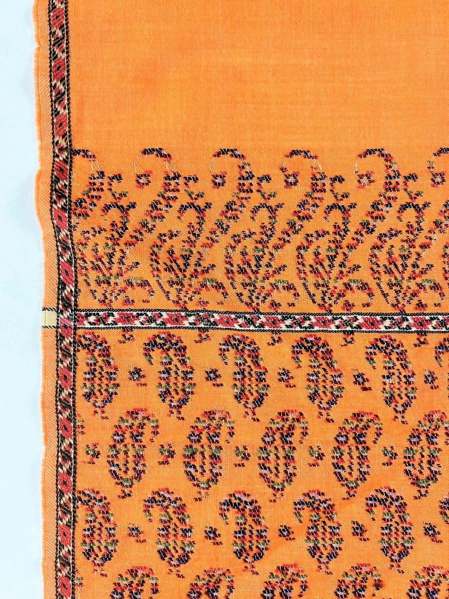 A Paisley Saffron cashmere scarf - Scotland - Victorian period Circa 1860 For Sale 12