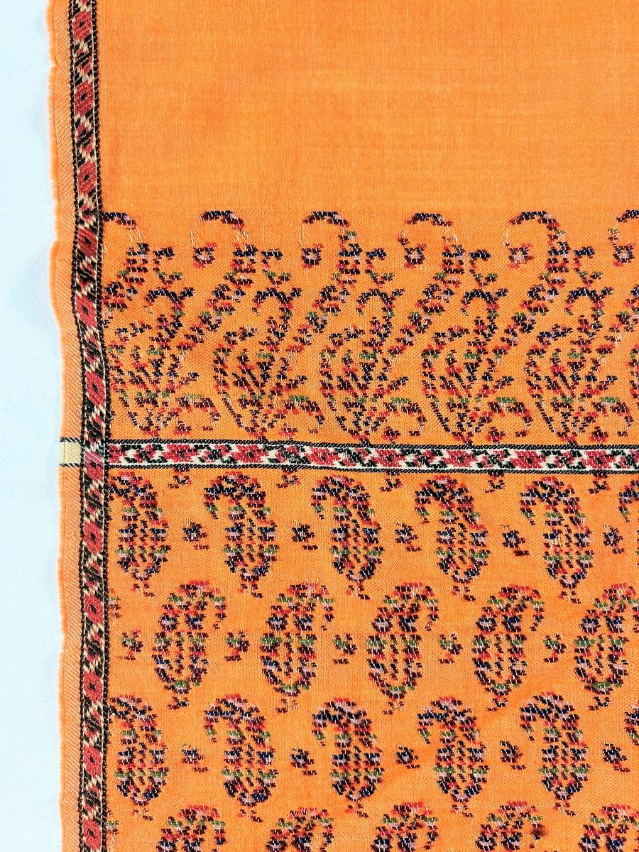 A Paisley Saffron cashmere scarf - Scotland - Victorian period Circa 1860 For Sale 11